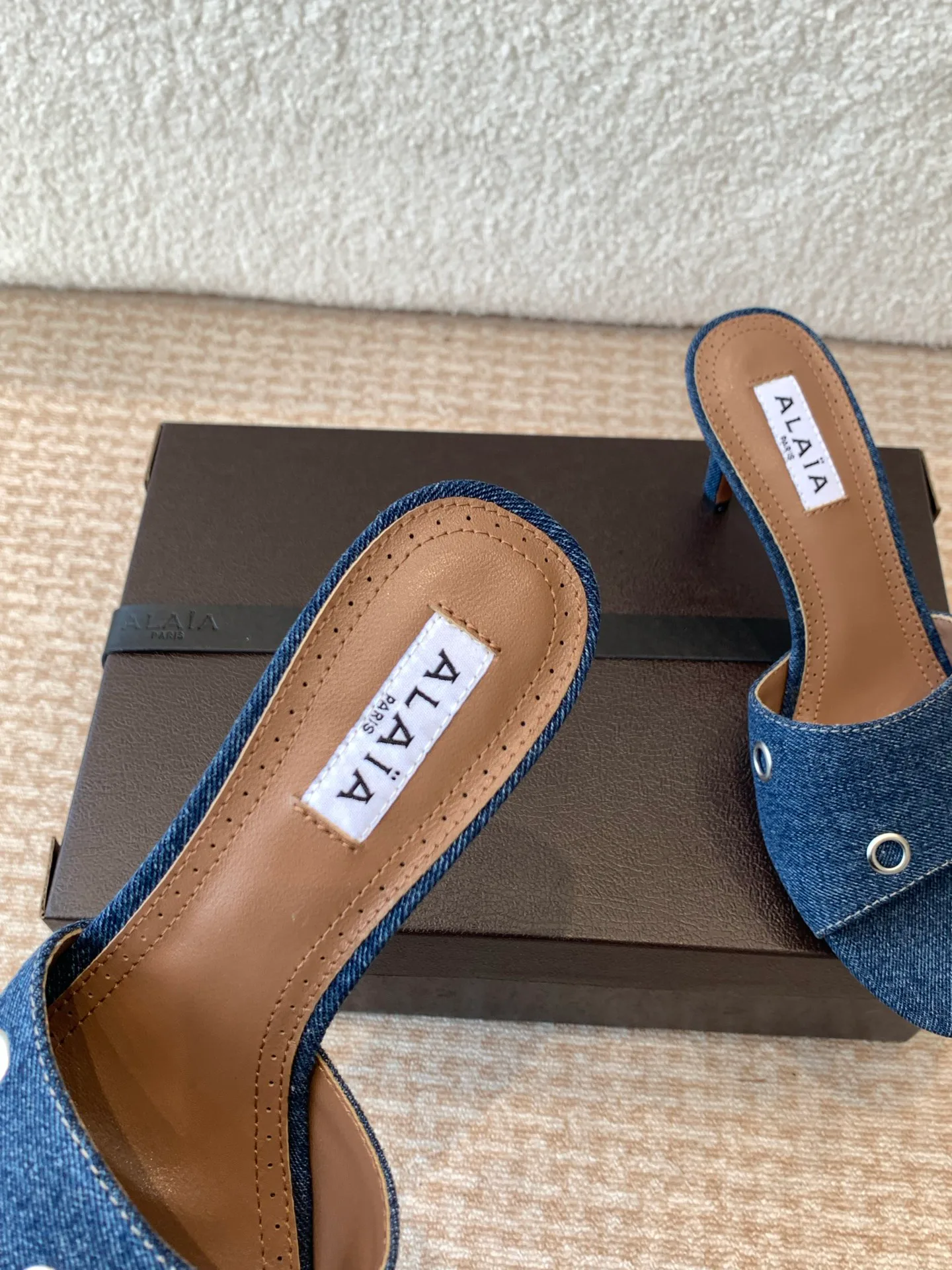 Шлепанцы Женские Alaia 24908