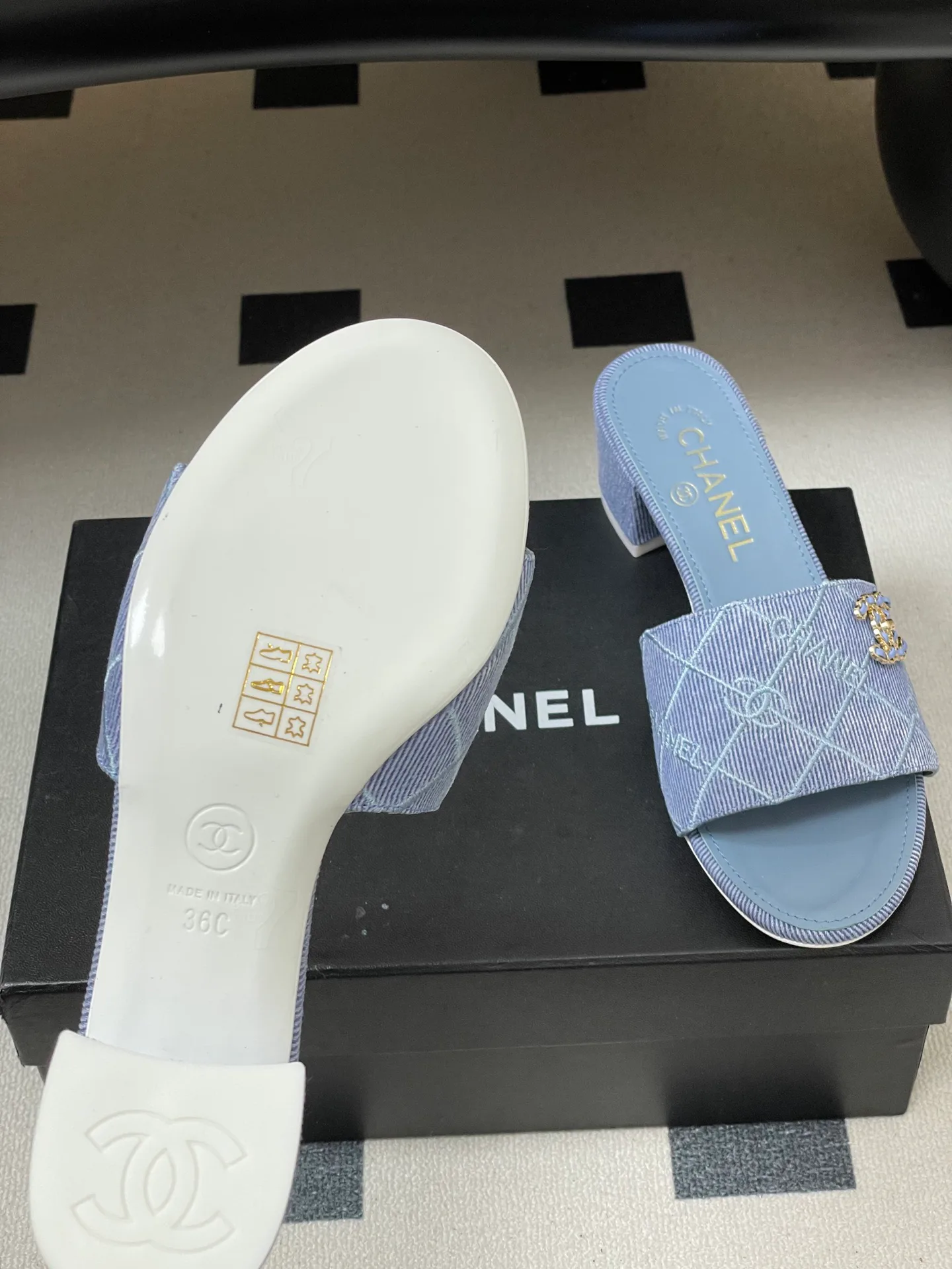 Шлепанцы Женские Chanel 10993815