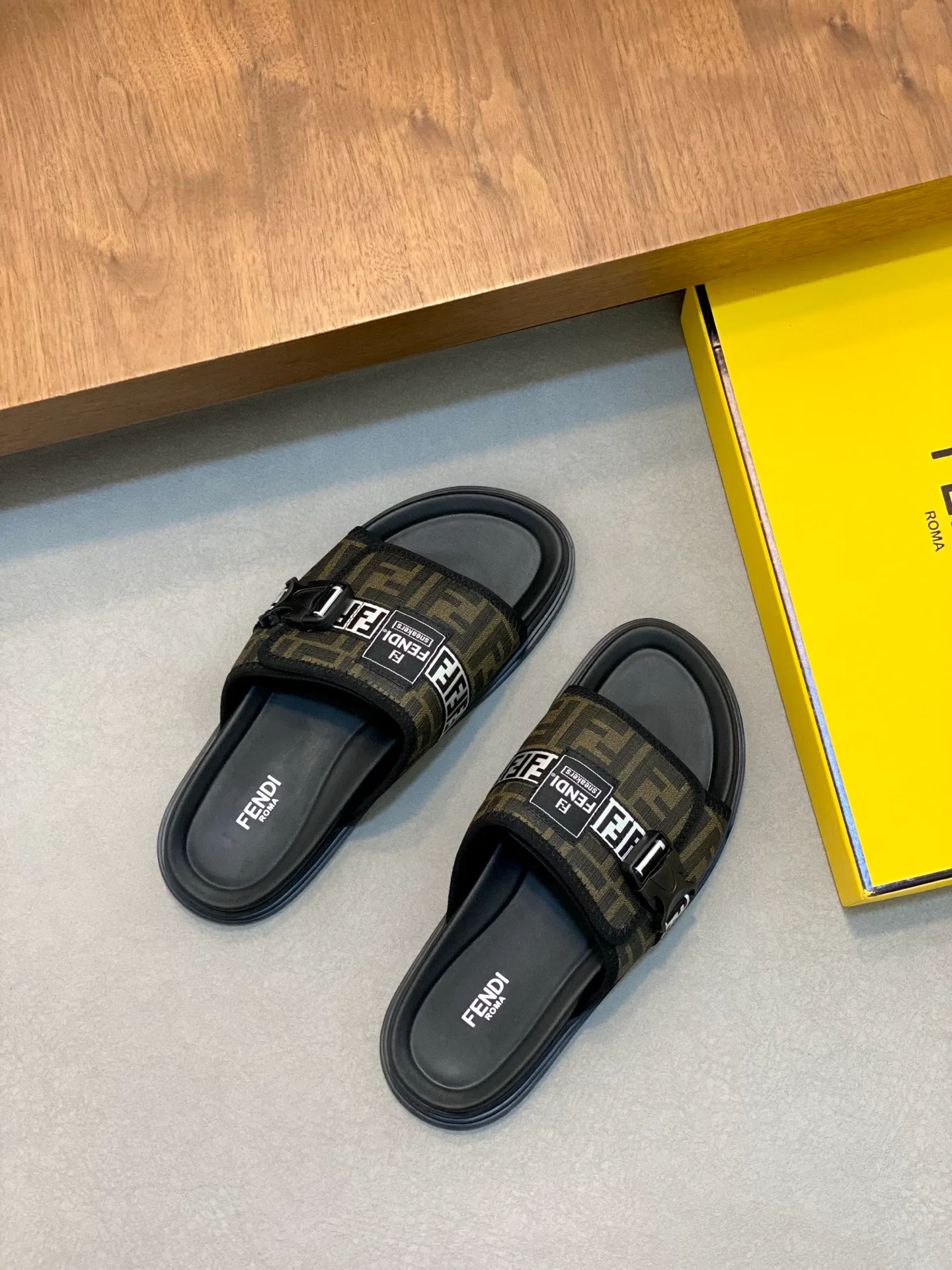 Шлепанцы Мужские Fendi 23896