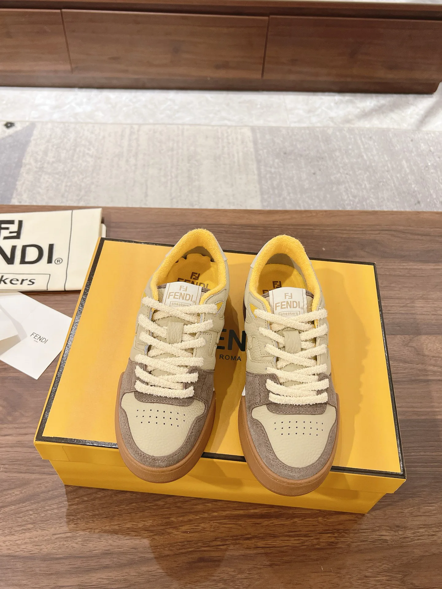 Кроссовки Женские Fendi 18219593