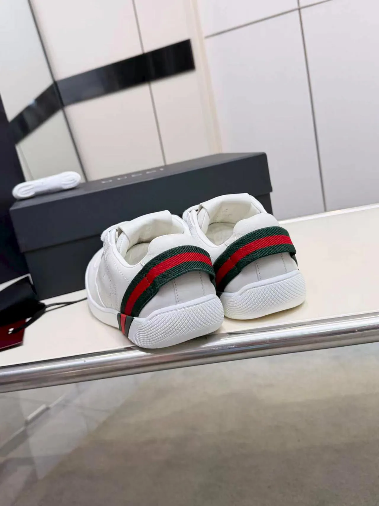 Кроссовки Женские Gucci 18311599