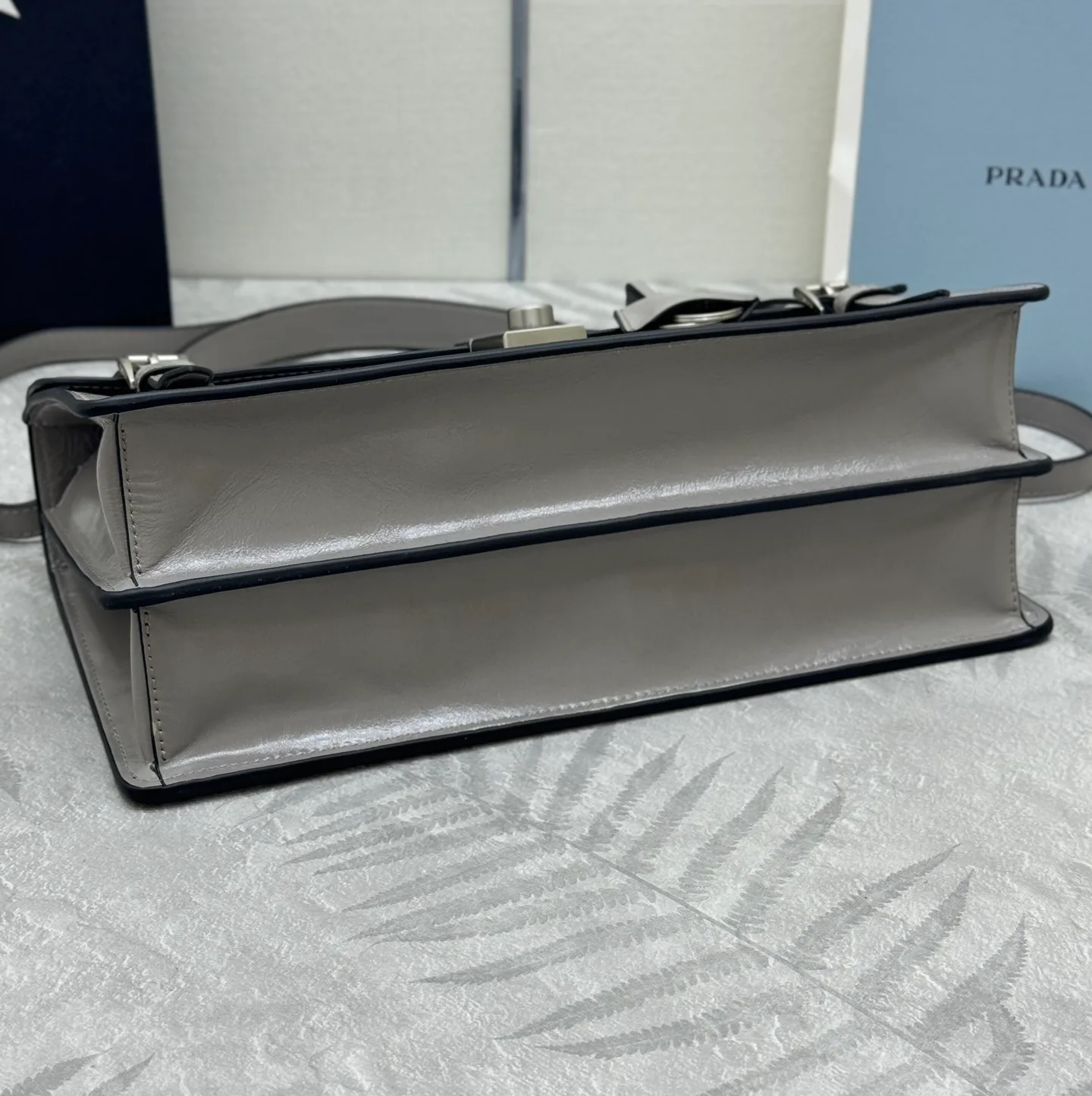 Классические Сумки Женские Prada 11462450