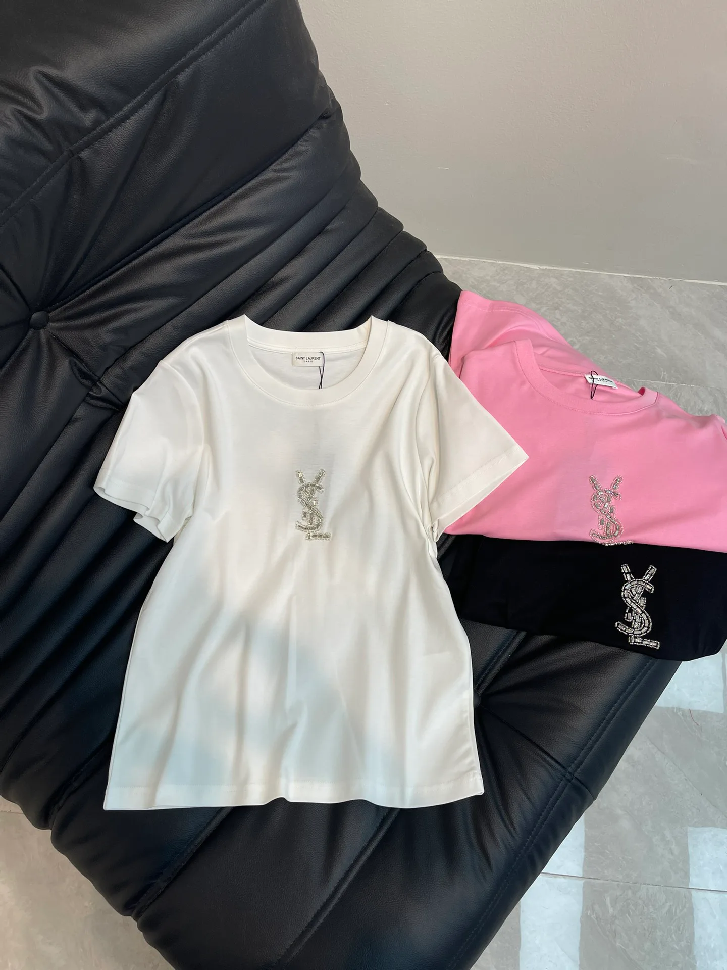 Футболки Женские Saint Laurent 18000