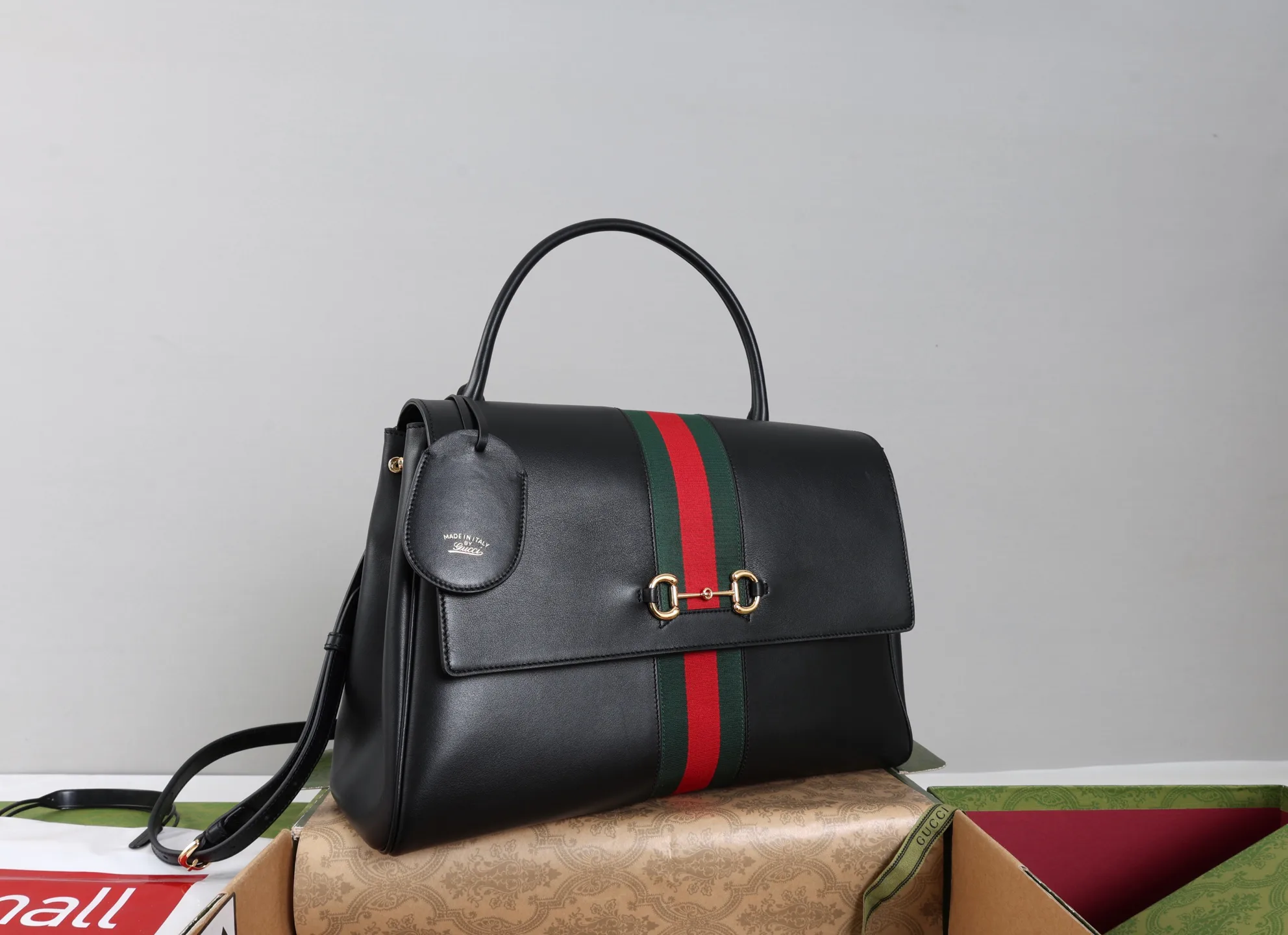 Классические Сумки Женские Gucci 18250588