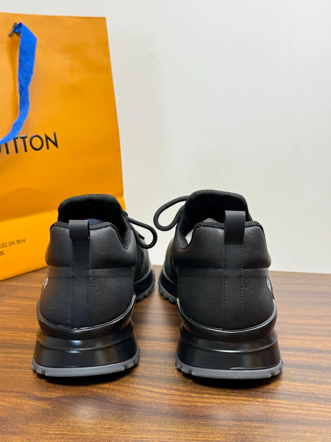 Кроссовки Мужские Louis Vuitton 19787658