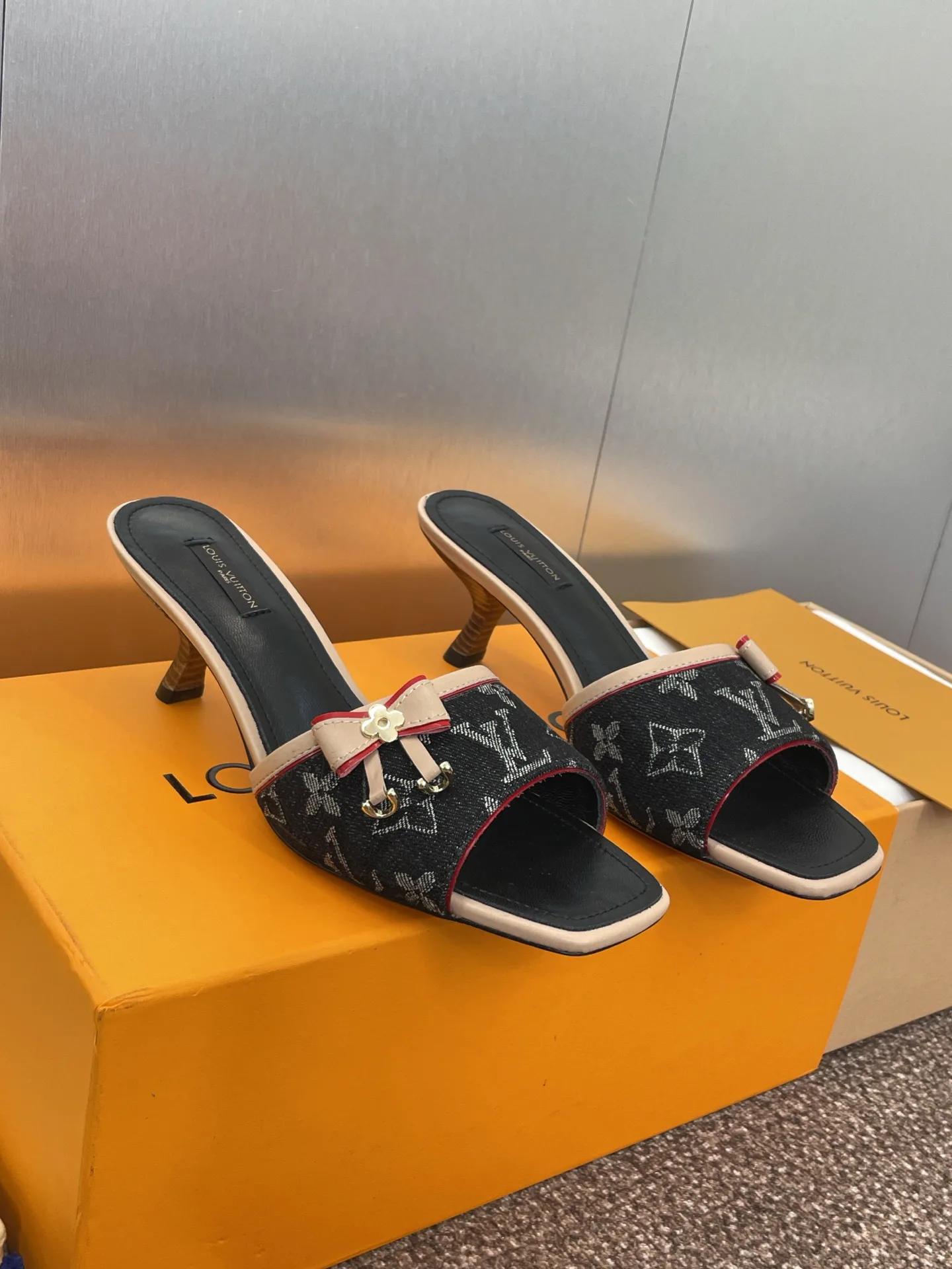 Босоножки Женские Louis Vuitton 36320