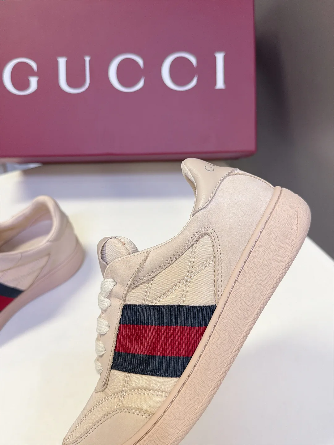 Кроссовки Женские Gucci 18005188