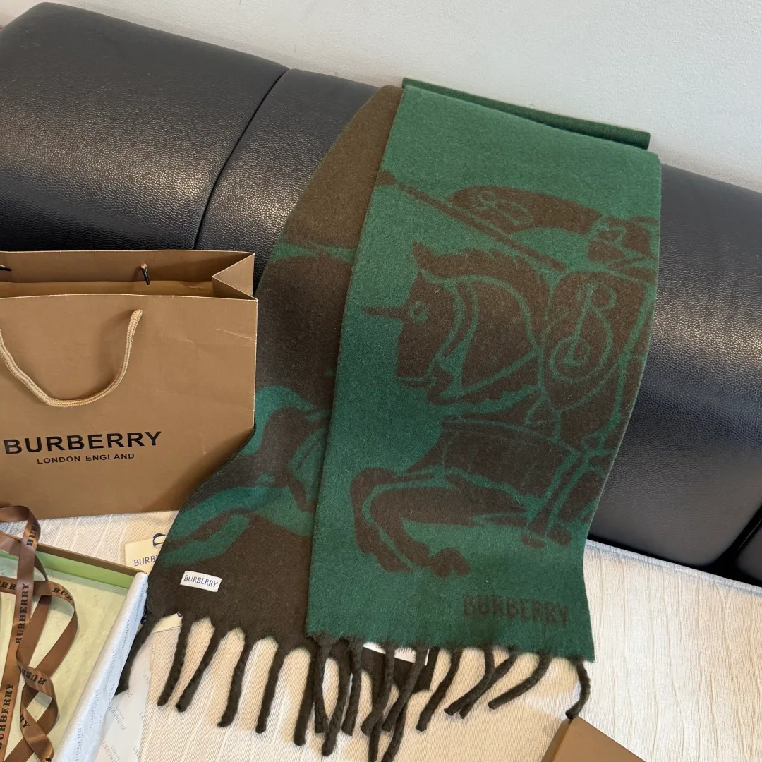 Шарфы Burberry 18449896