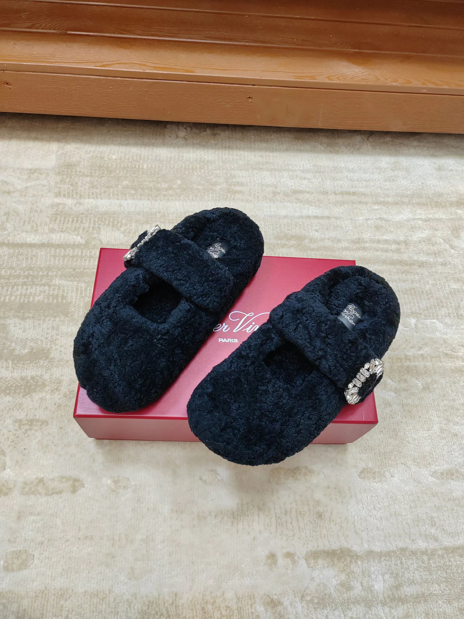 Тапочки Женские Roger Vivier 17852284
