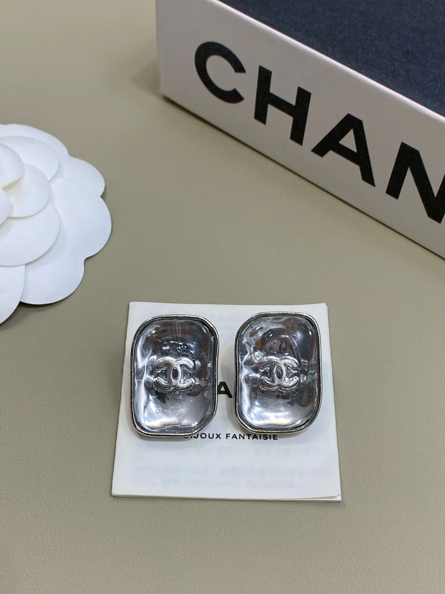 Бижутерия Chanel 18122367