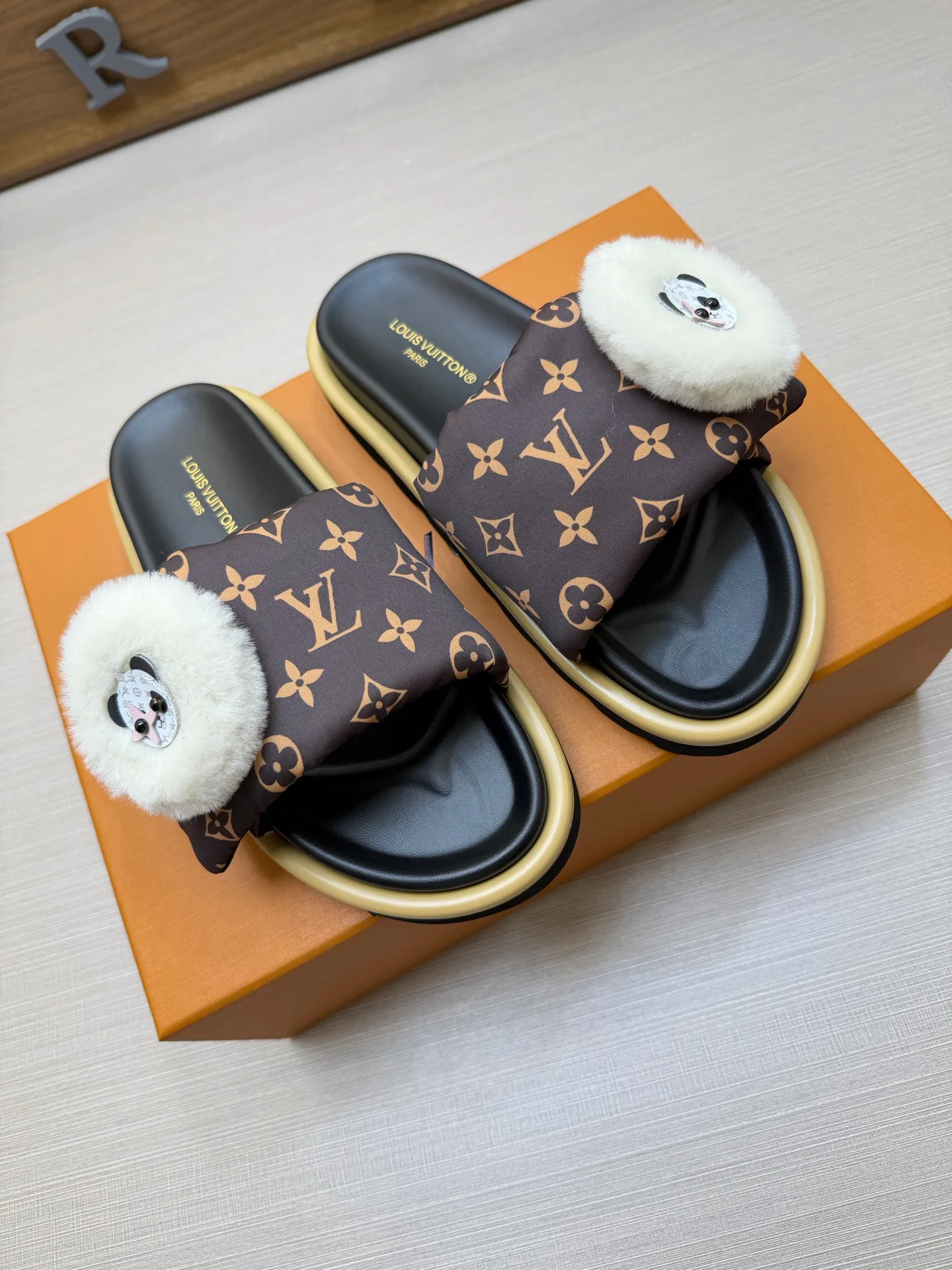 Шлепанцы Женские Louis Vuitton 18011817