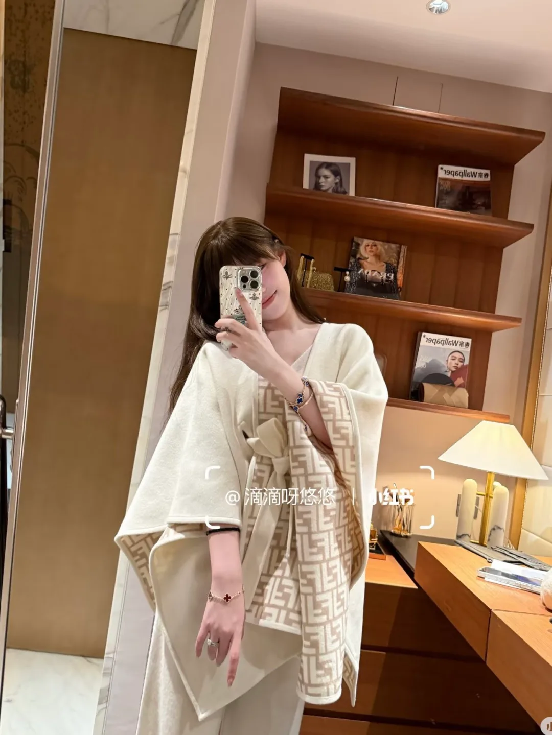 Пальто Женские Fendi 18980919
