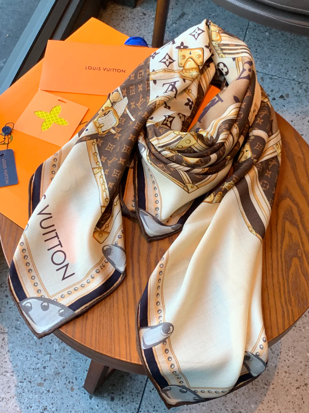 Платки Louis Vuitton 1338110