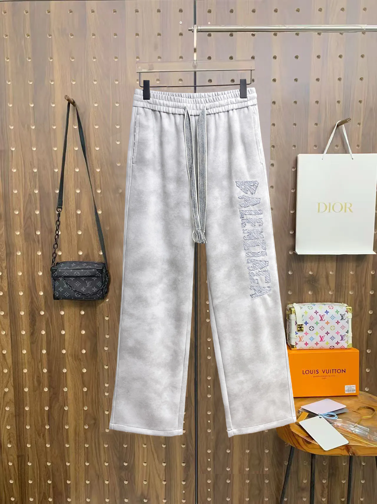 Брюки Женские Balenciaga 10310812