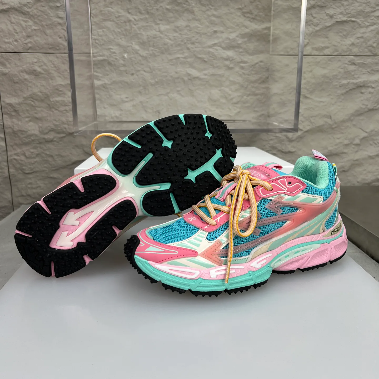 Кроссовки Женские Off-White 18351529