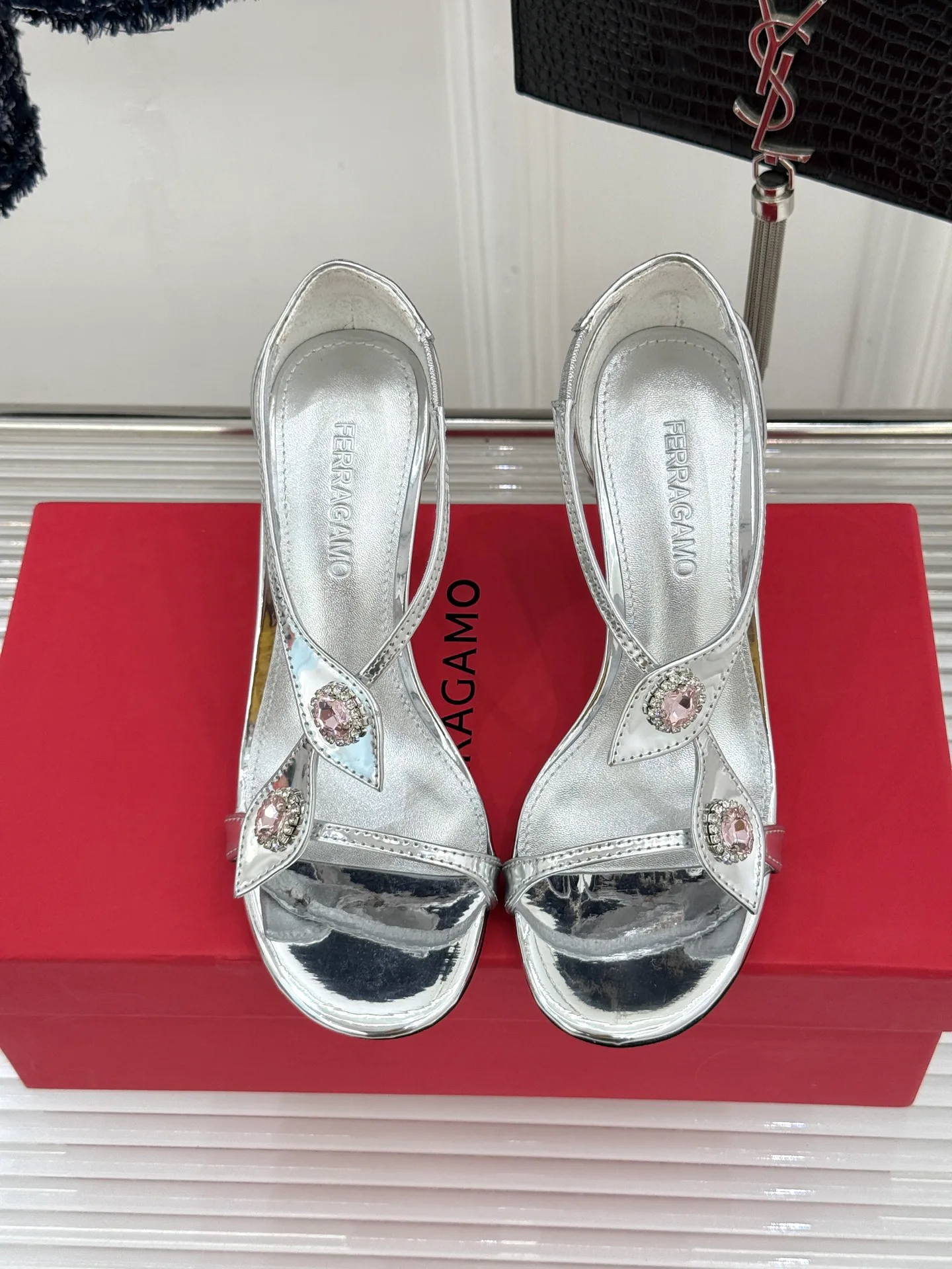 Босоножки Женские Salvatore Ferragamo 11312298