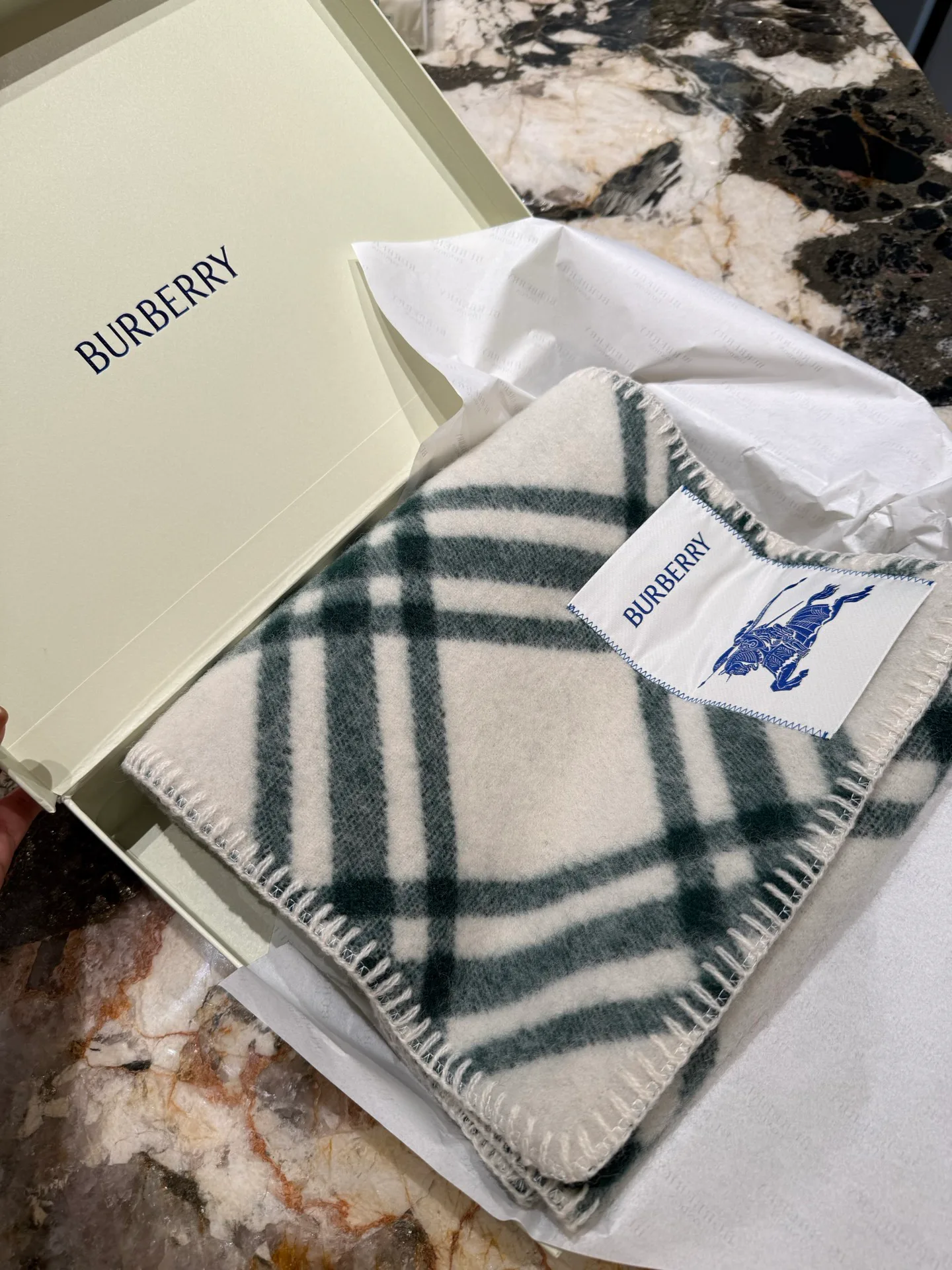 Шарфы Burberry 18626966