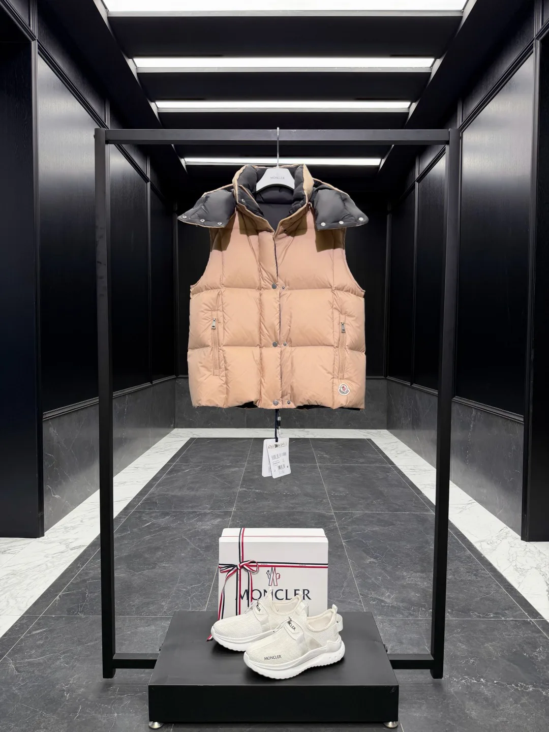 Жилеты Женские Moncler 18761331