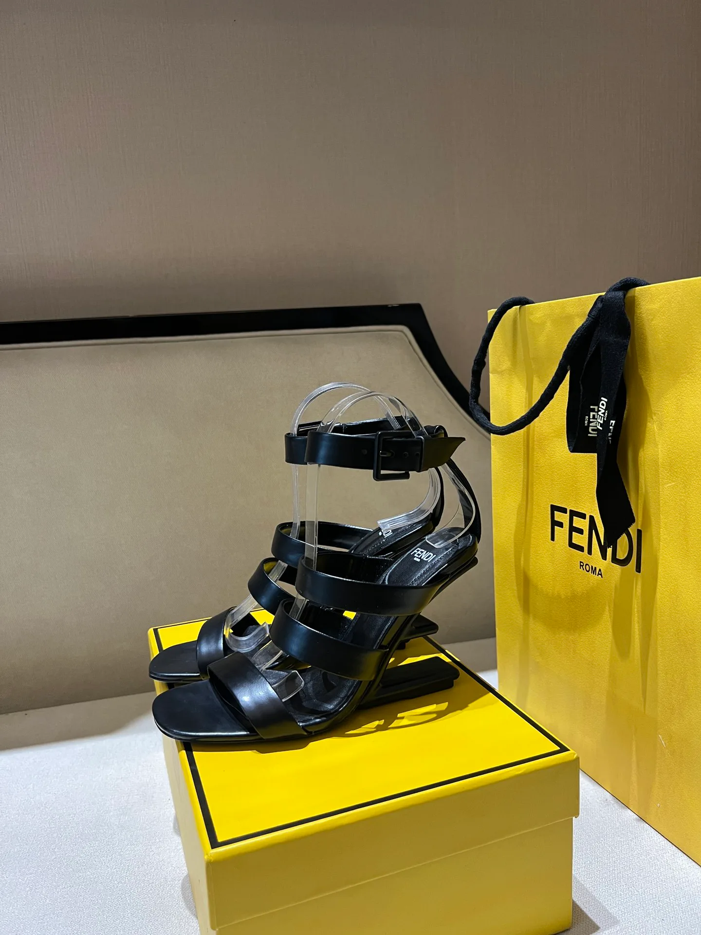 Босоножки Женские Fendi 5765