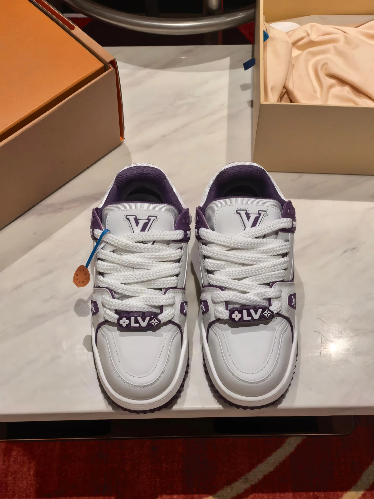 Кроссовки Женские Louis Vuitton 19706475