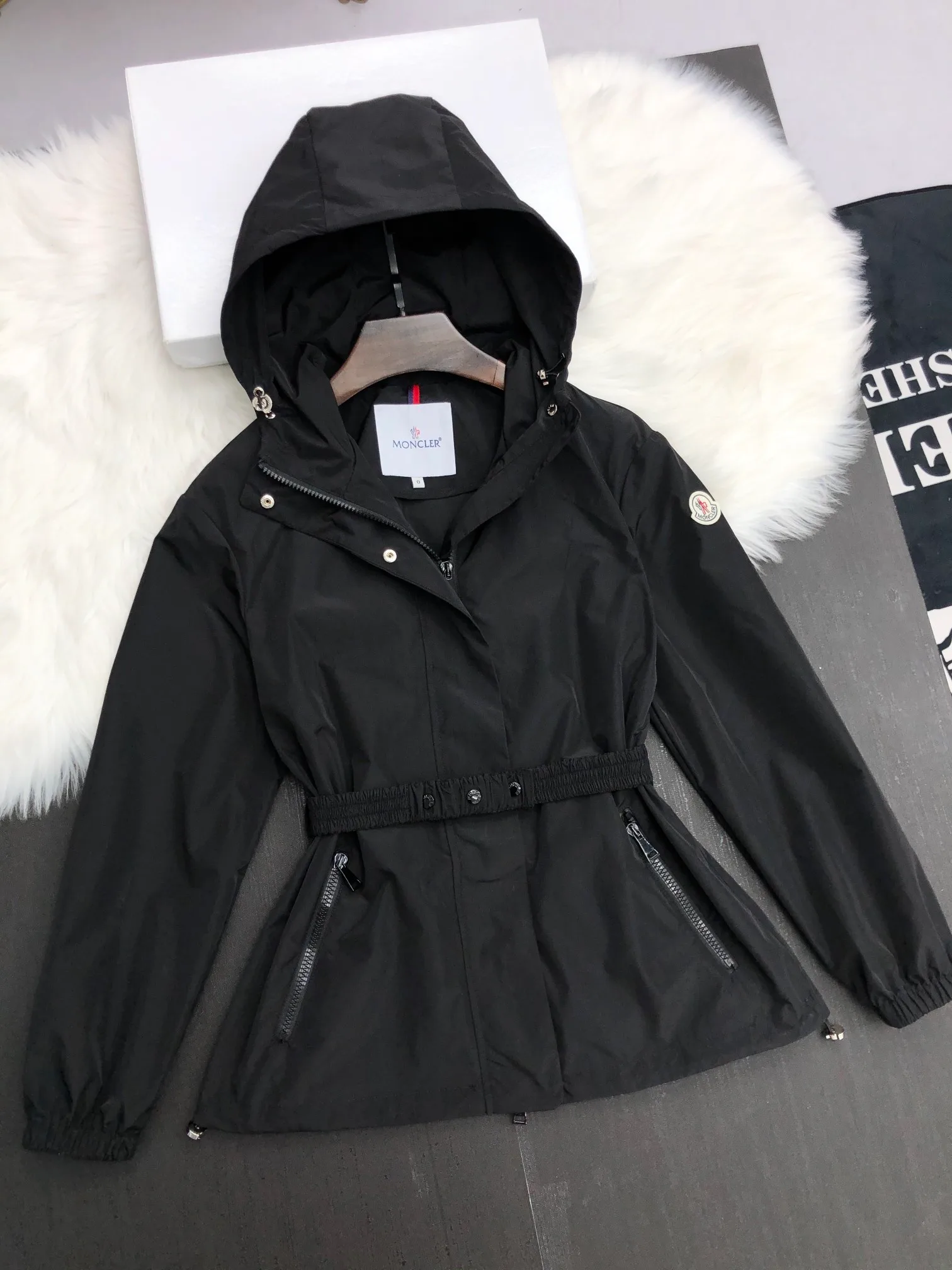 Куртки И Пуховики Женские Moncler 11513016
