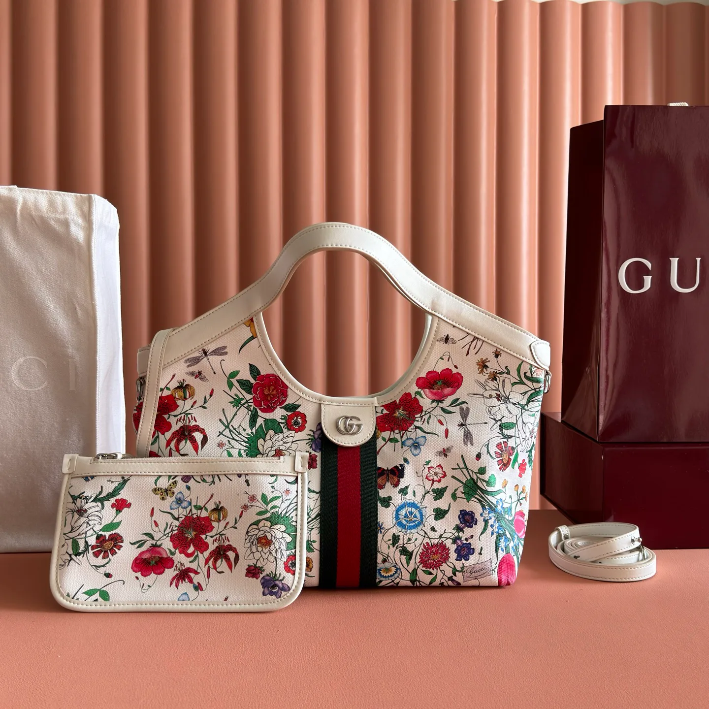 Классические Сумки Женские Gucci 18148091