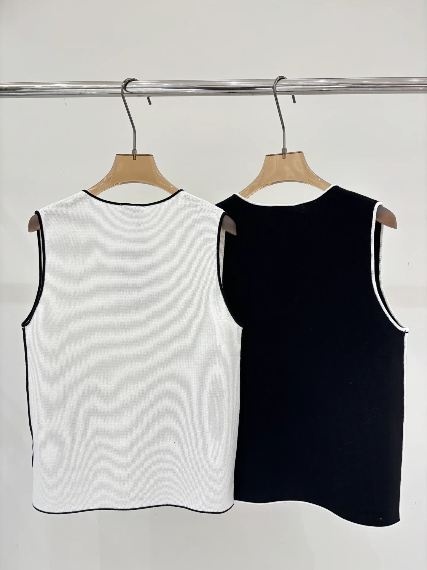 Жилеты Женские Chanel 11361322