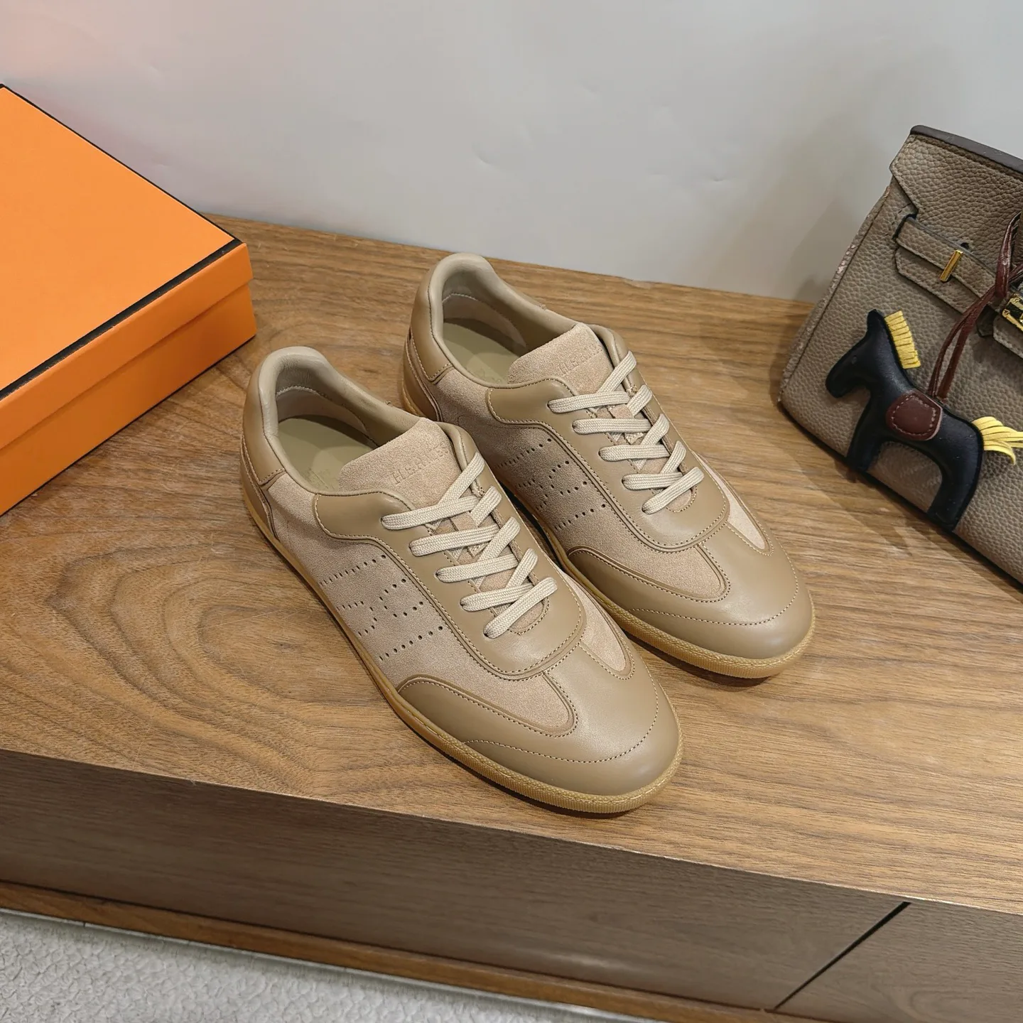 Кроссовки Женские Hermes 18230936
