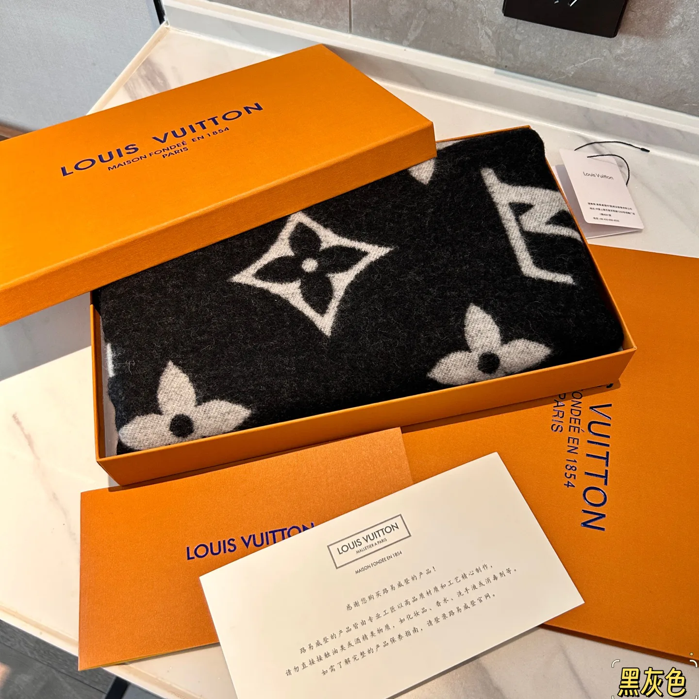 Шарфы Louis Vuitton 18507446