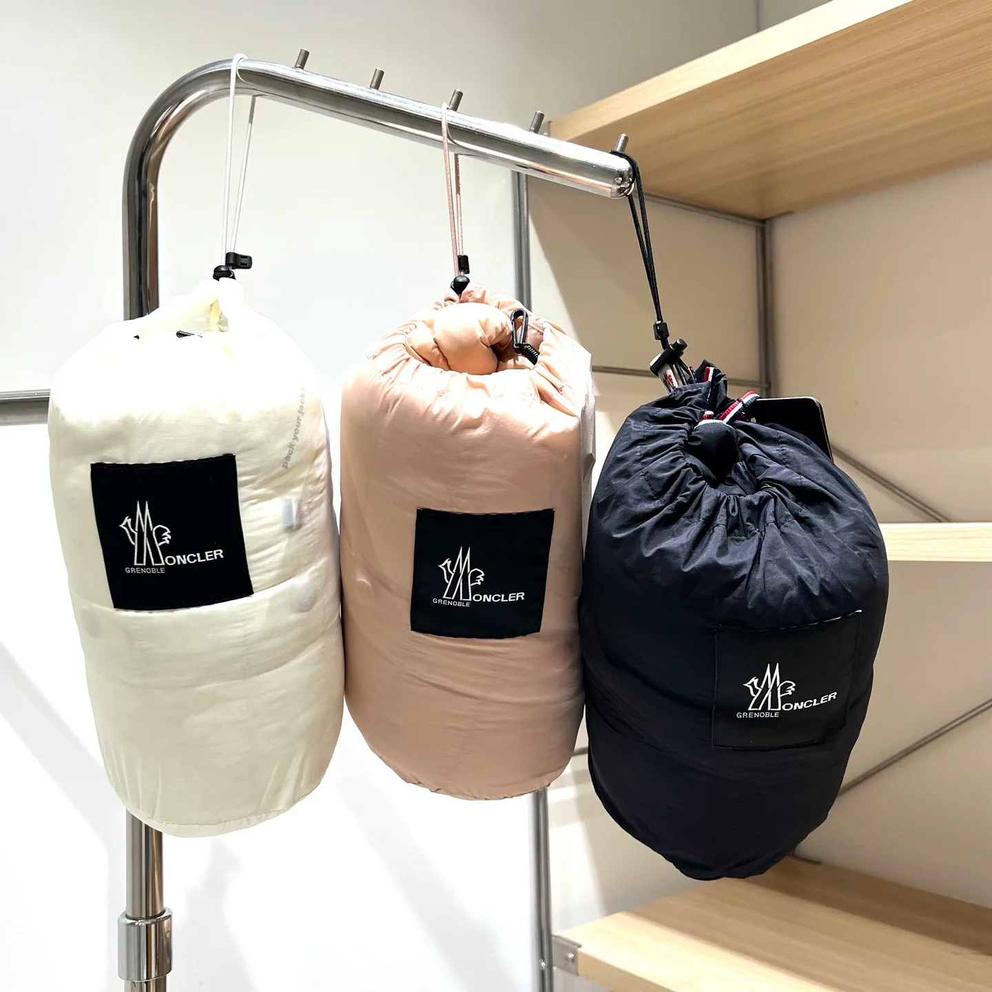 Куртки И Пуховики Женские Moncler 19653666