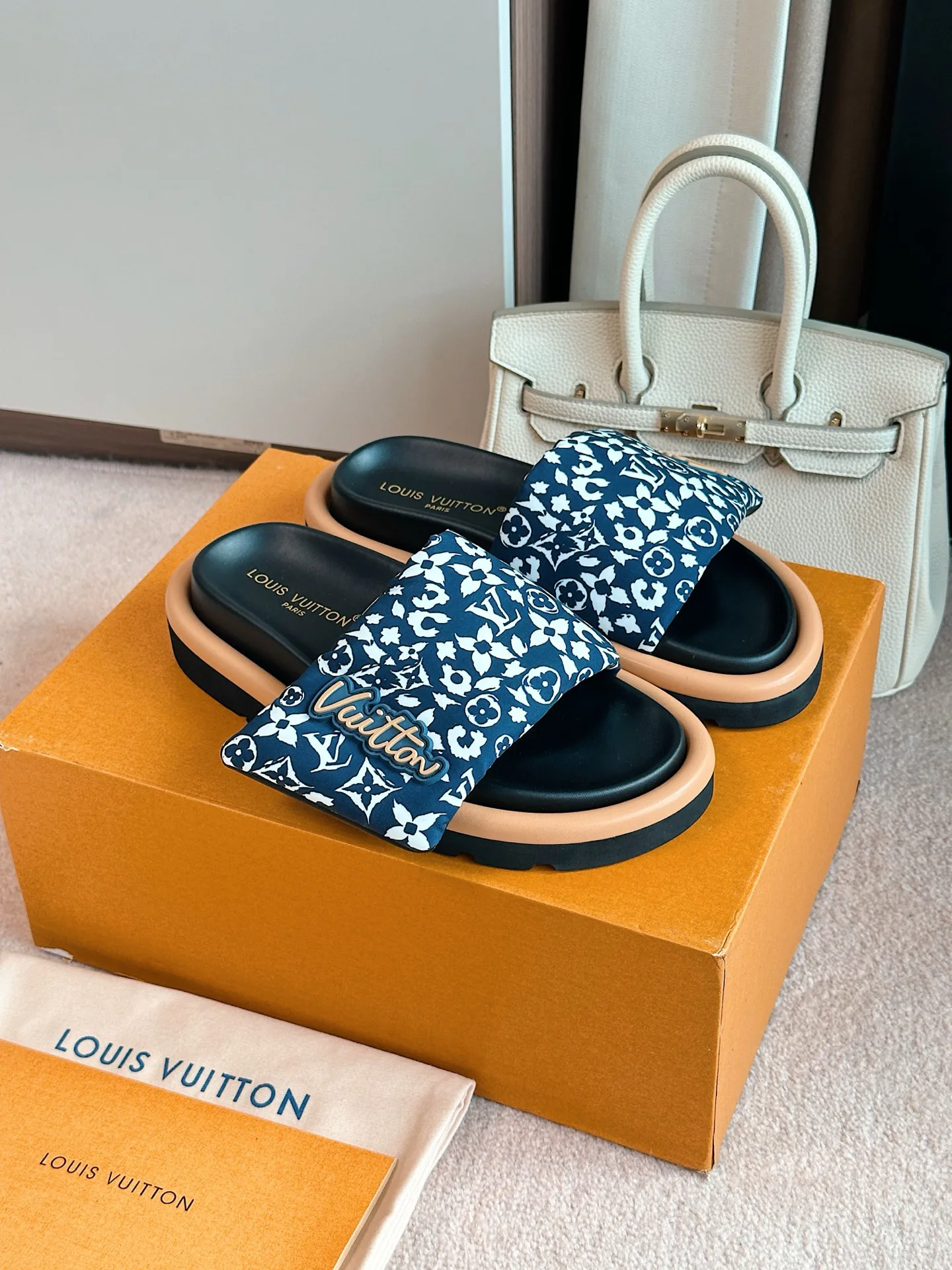 Шлепанцы Женские Louis Vuitton 14335146