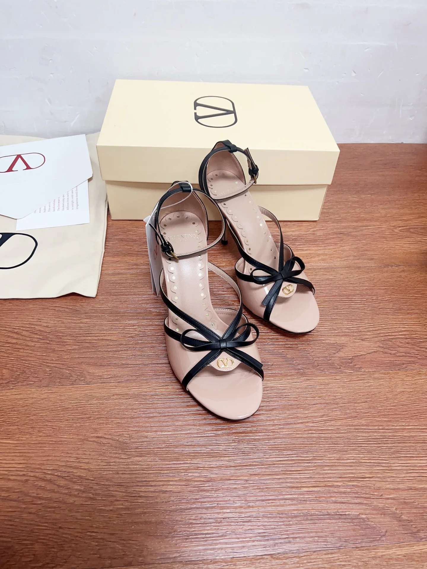 Босоножки Женские Valentino 11362037