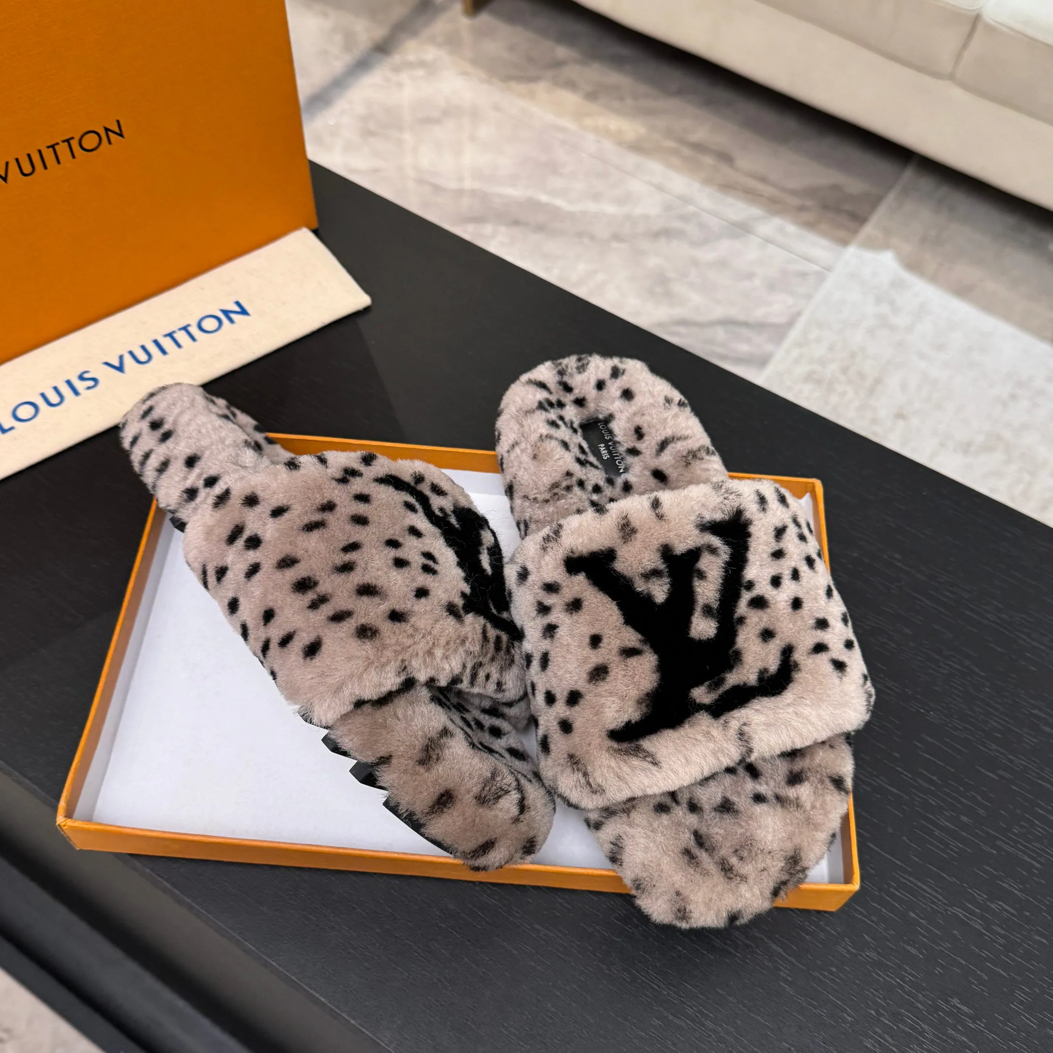 Тапочки Женские Louis Vuitton 18062767