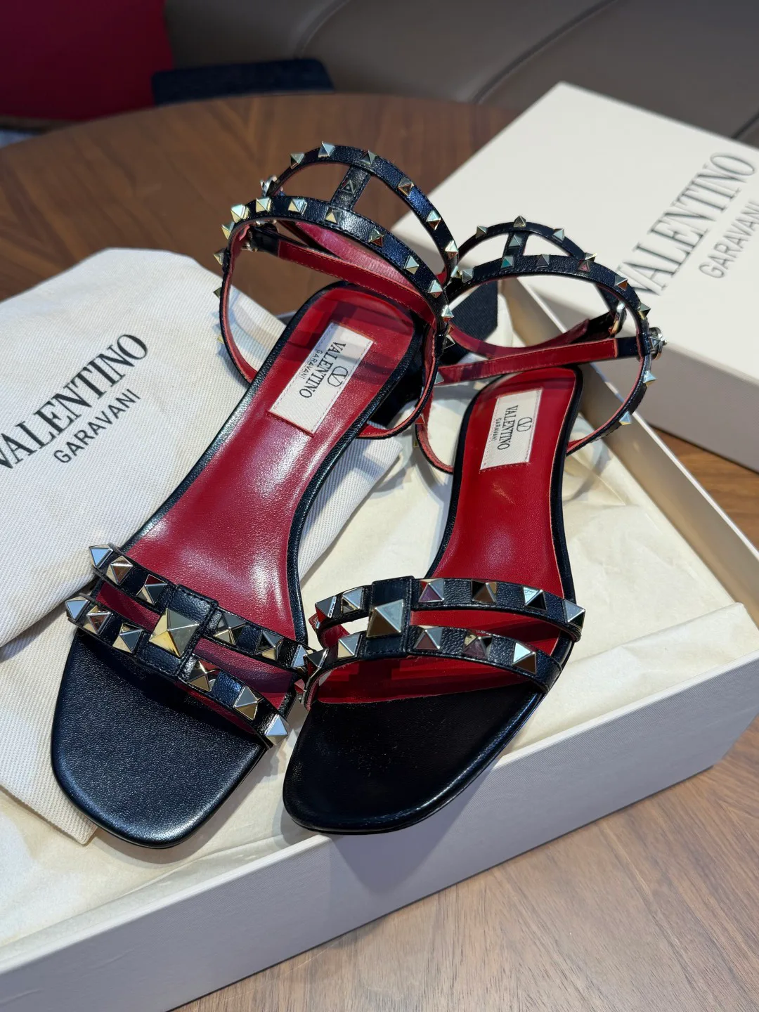 Босоножки Женские Valentino 19306989