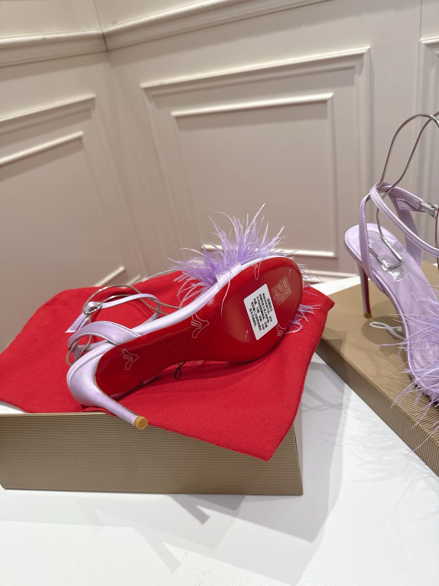 Туфли Женские Christian Louboutin 16920367