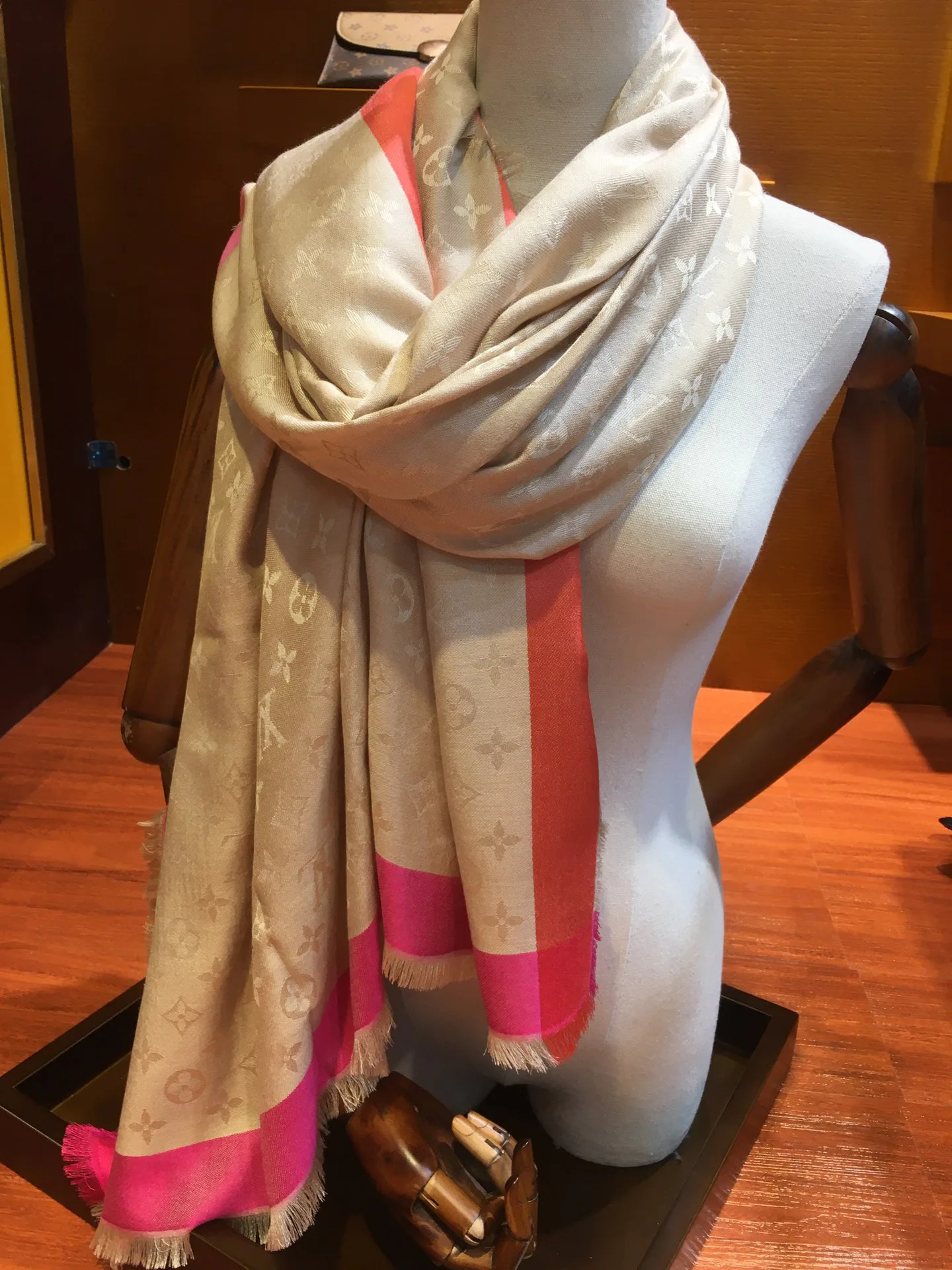 Шарфы Louis Vuitton 205978