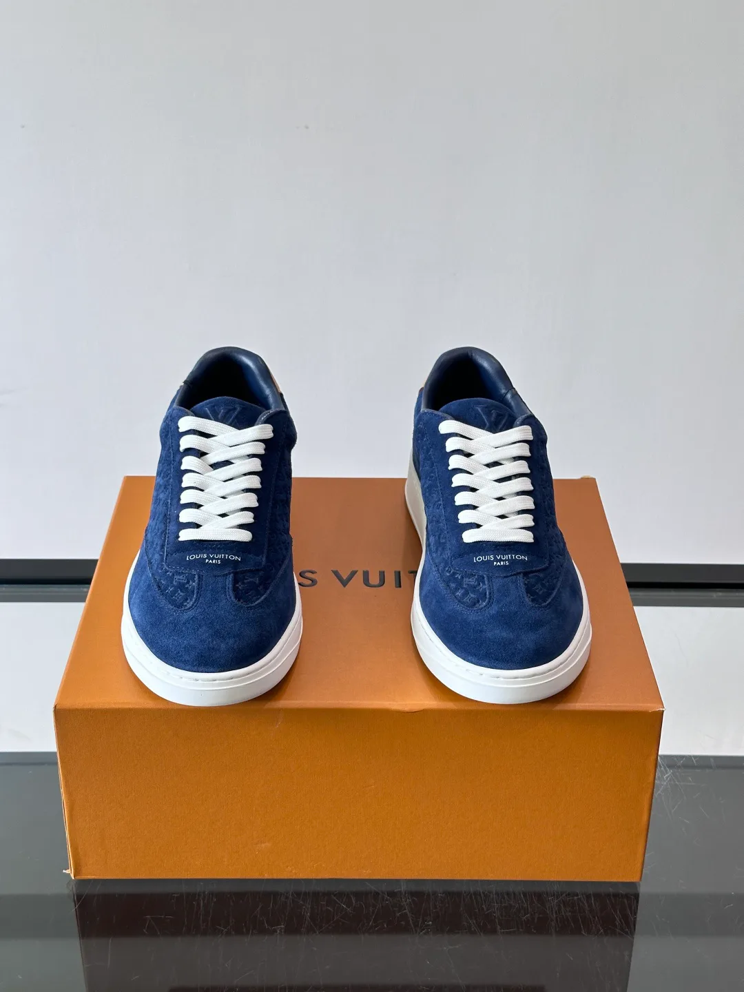 Кроссовки Женские Louis Vuitton 17646126