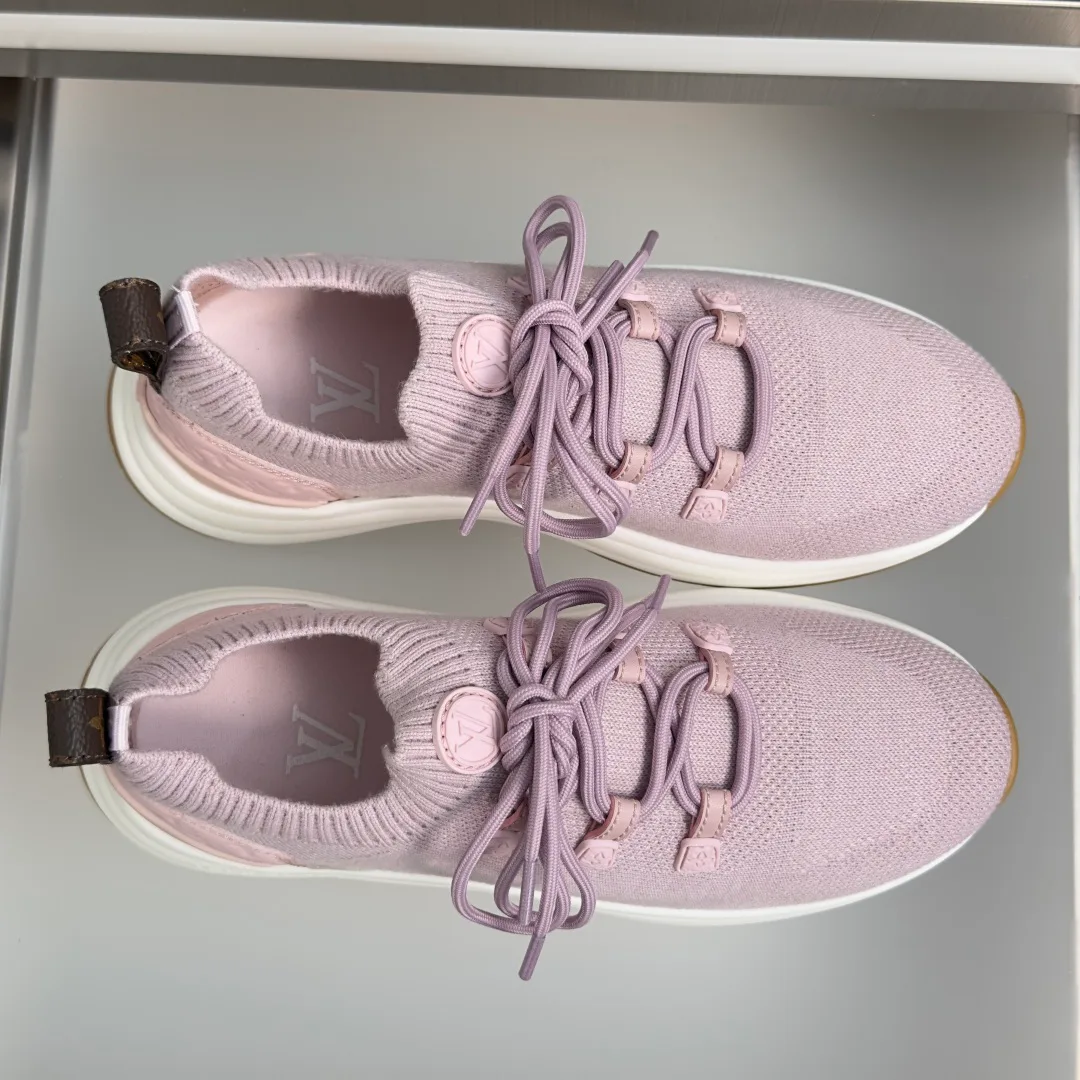 Кроссовки Женские Louis Vuitton 17950532