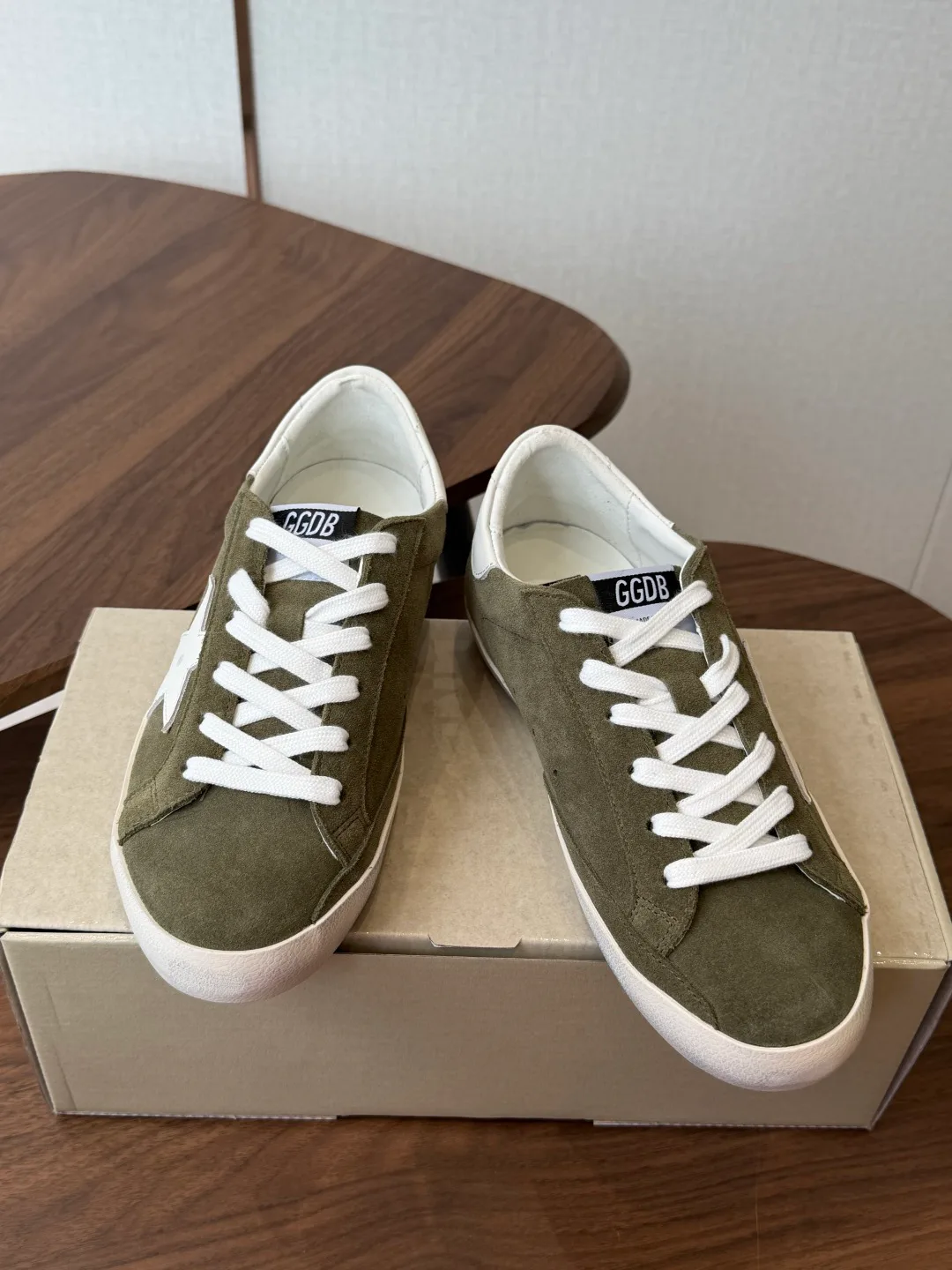 Кроссовки Женские Golden Goose 18146569