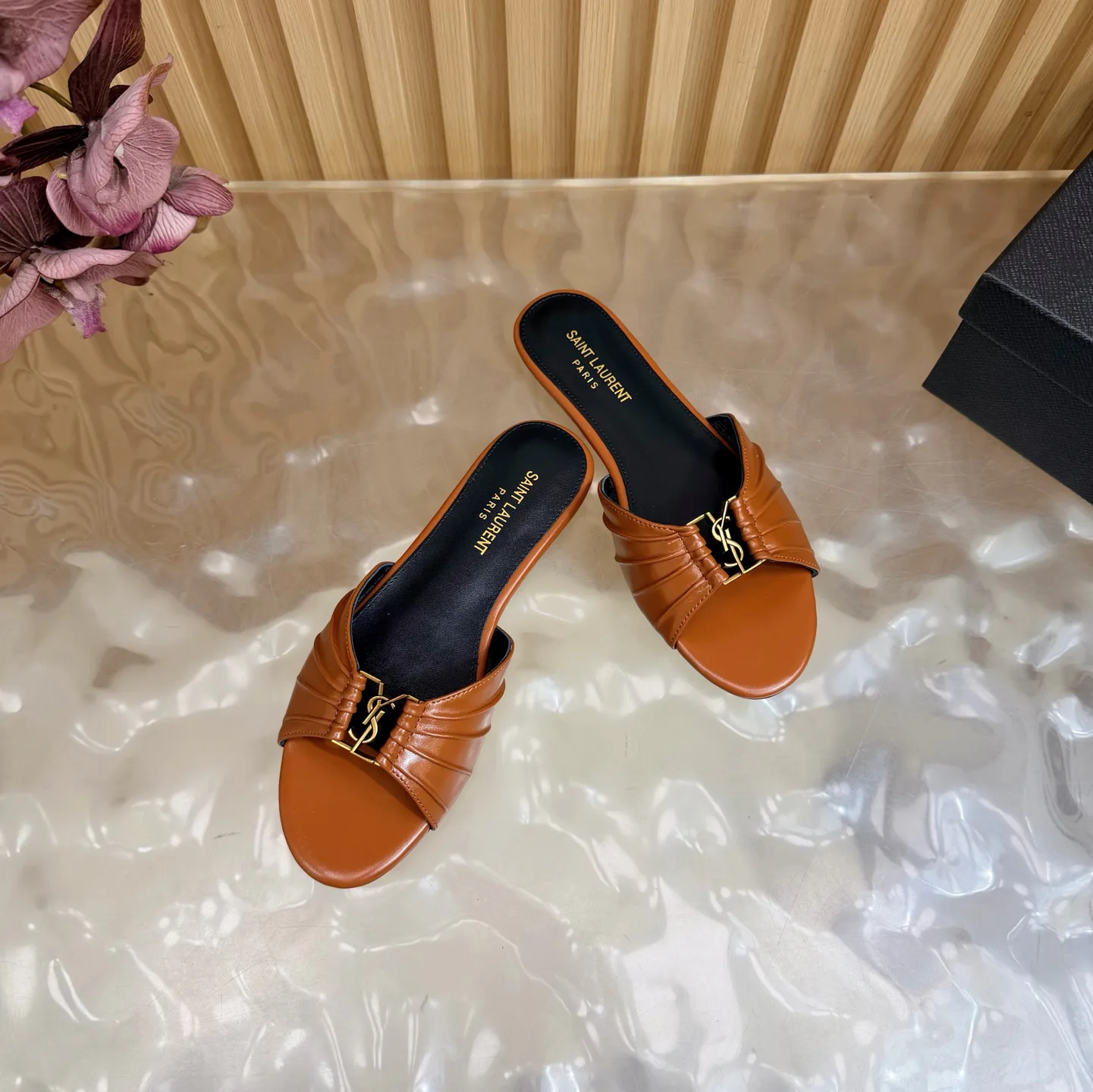Шлепанцы Женские Saint Laurent 12859211