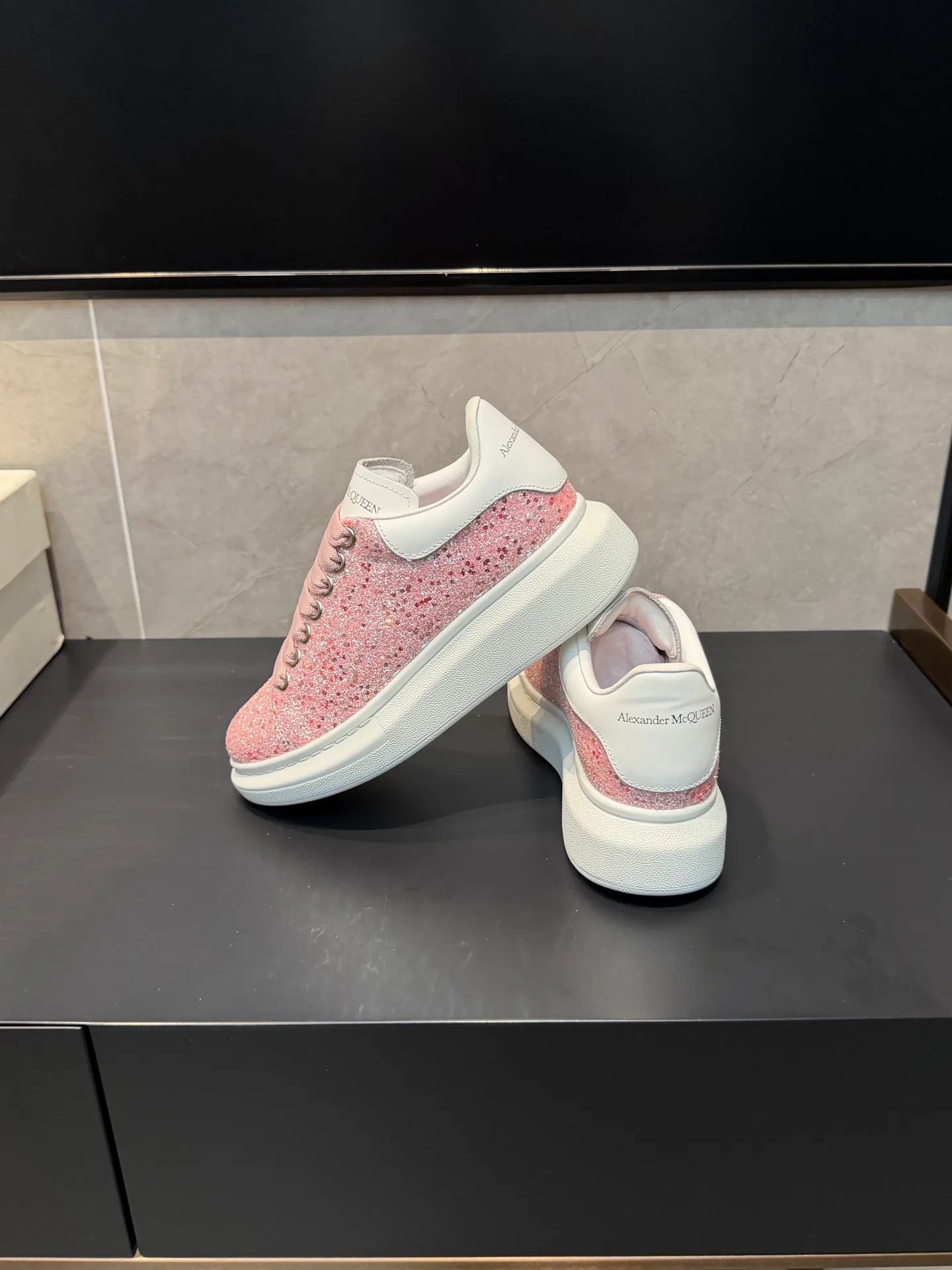 Кроссовки Женские Alexander Mcqueen 18891472