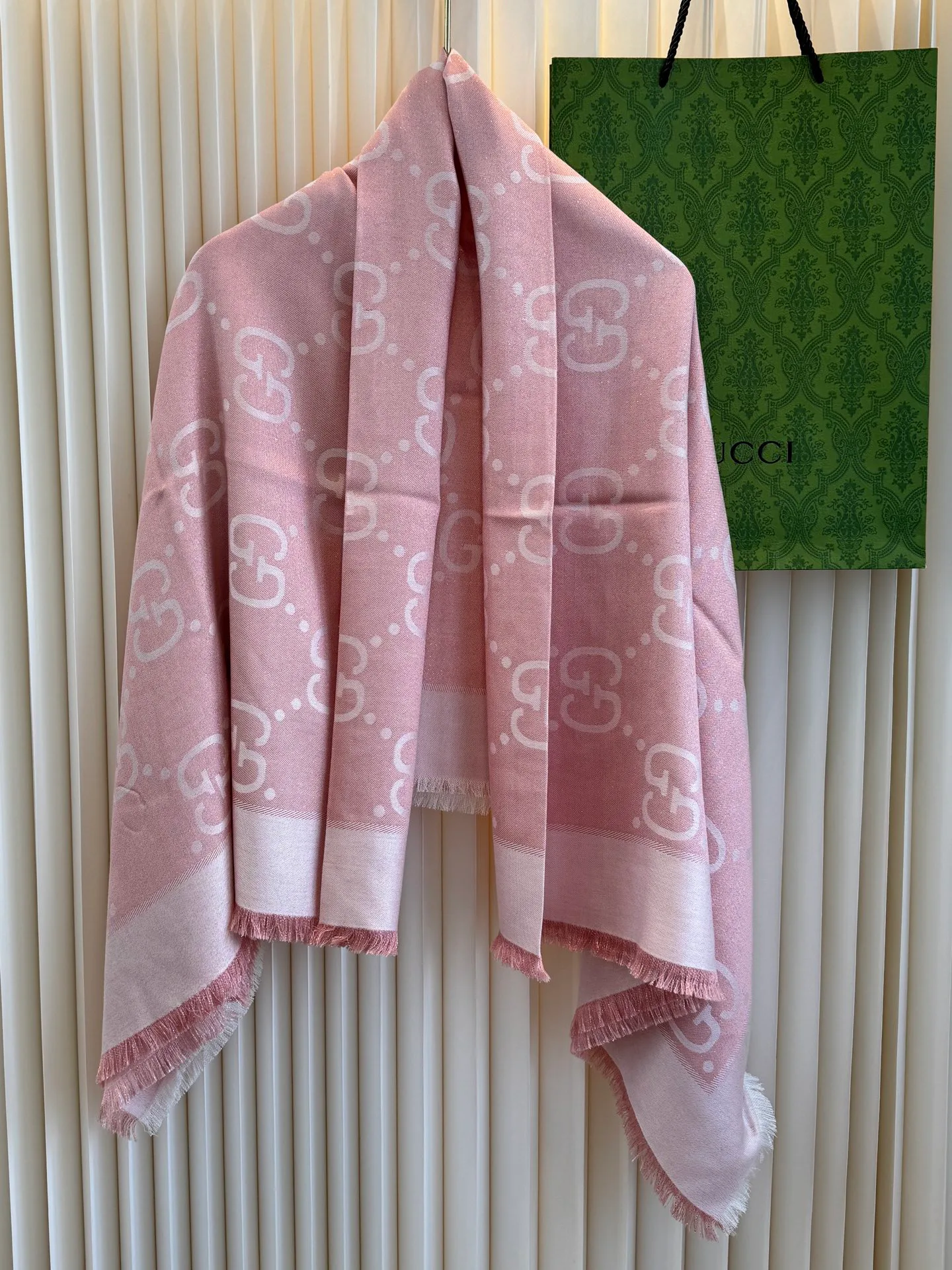 Шарфы Gucci 18275070