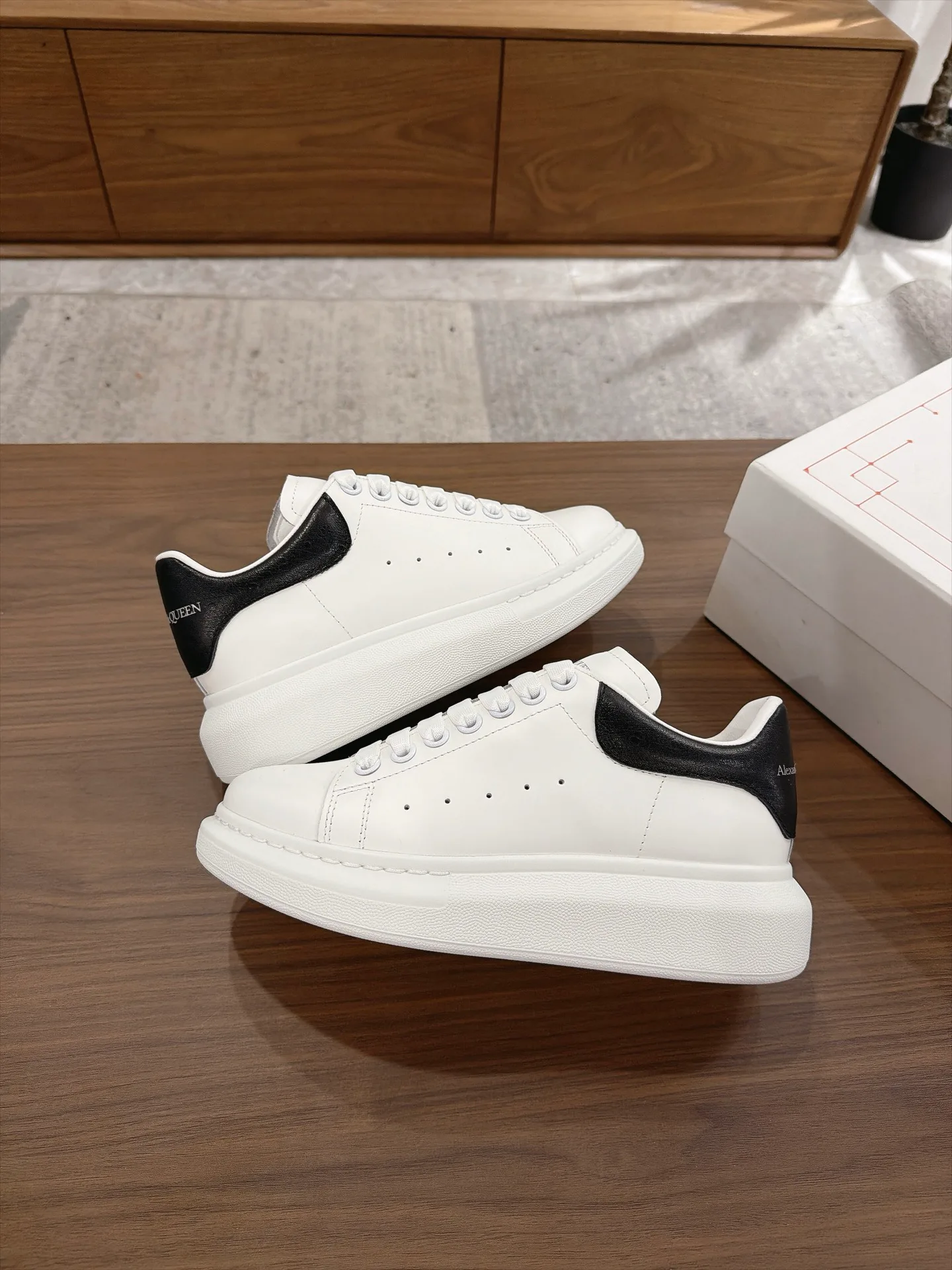 Кроссовки Женские Alexander Mcqueen 18159790