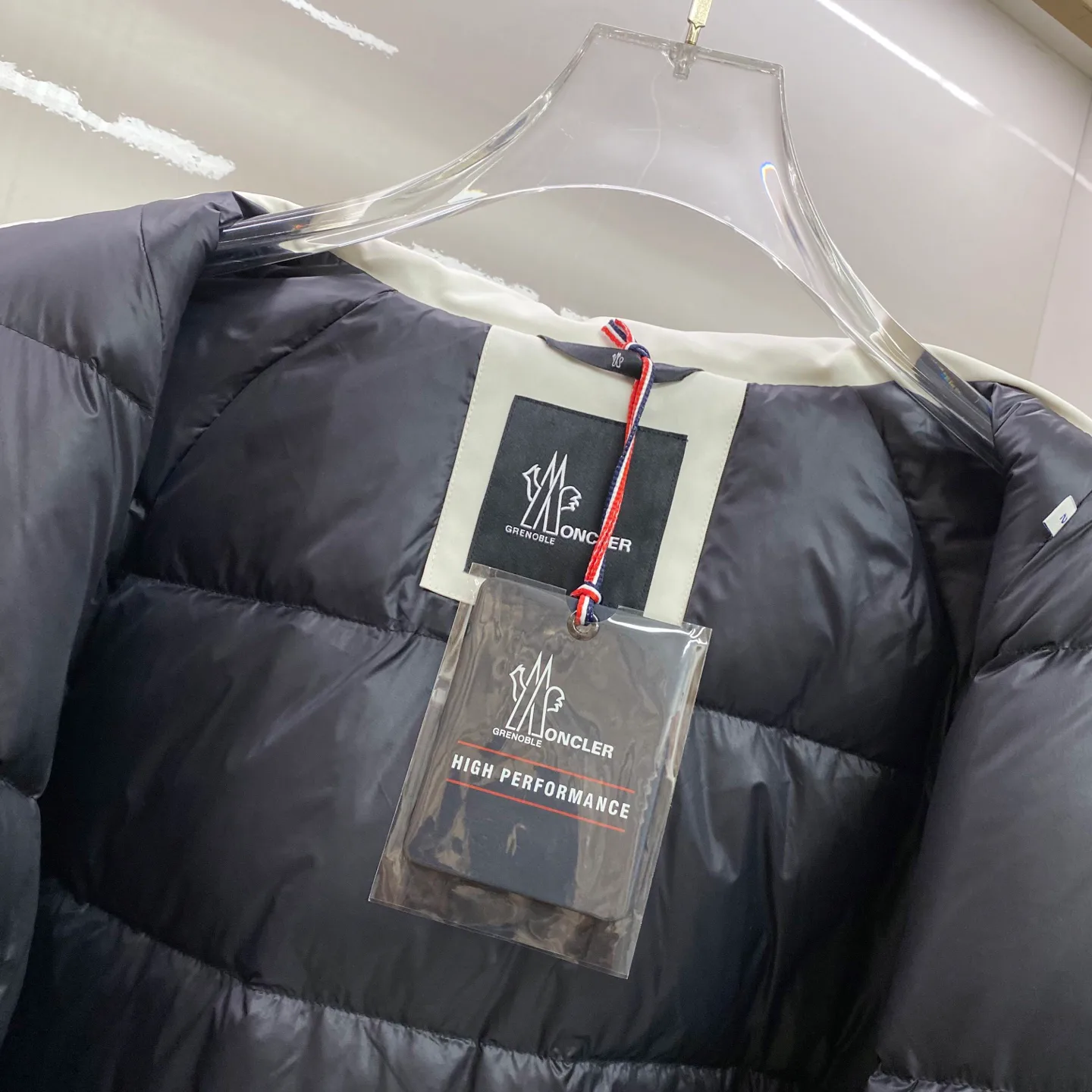 Куртки И Пуховики Женские Moncler 18236882