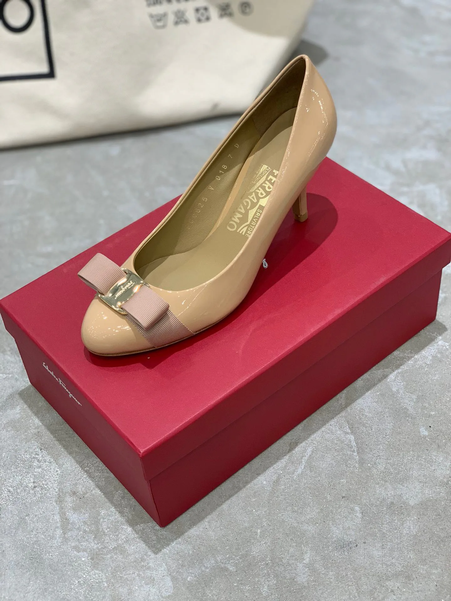 Туфли Женские Salvatore Ferragamo 18340718