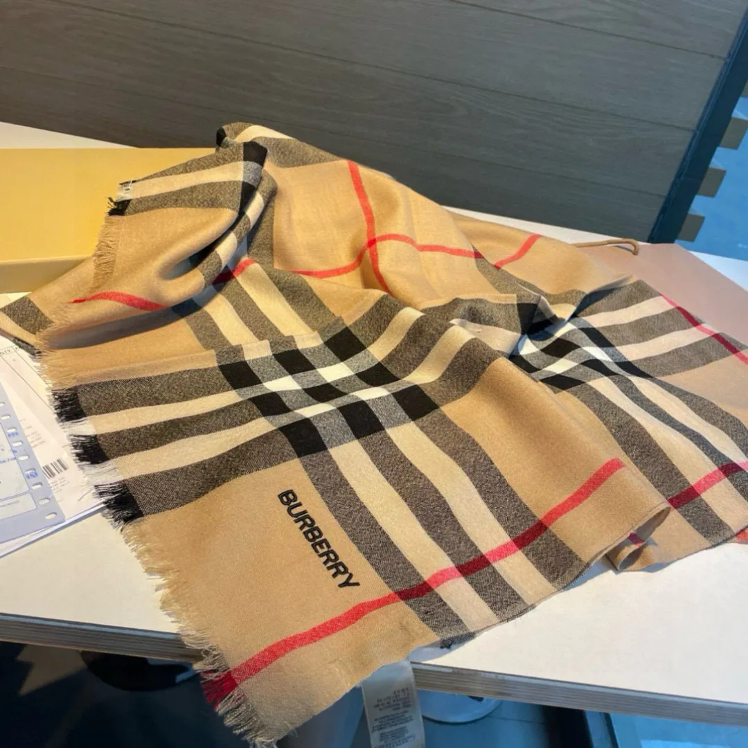 Шарфы Burberry 638100