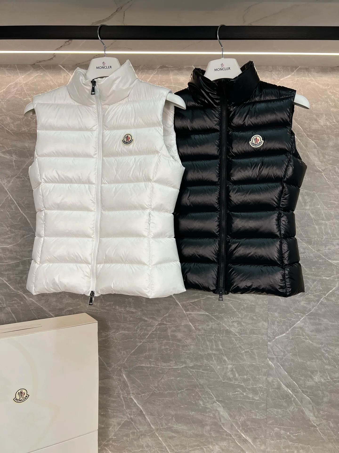 Жилеты Женские Moncler 18111346