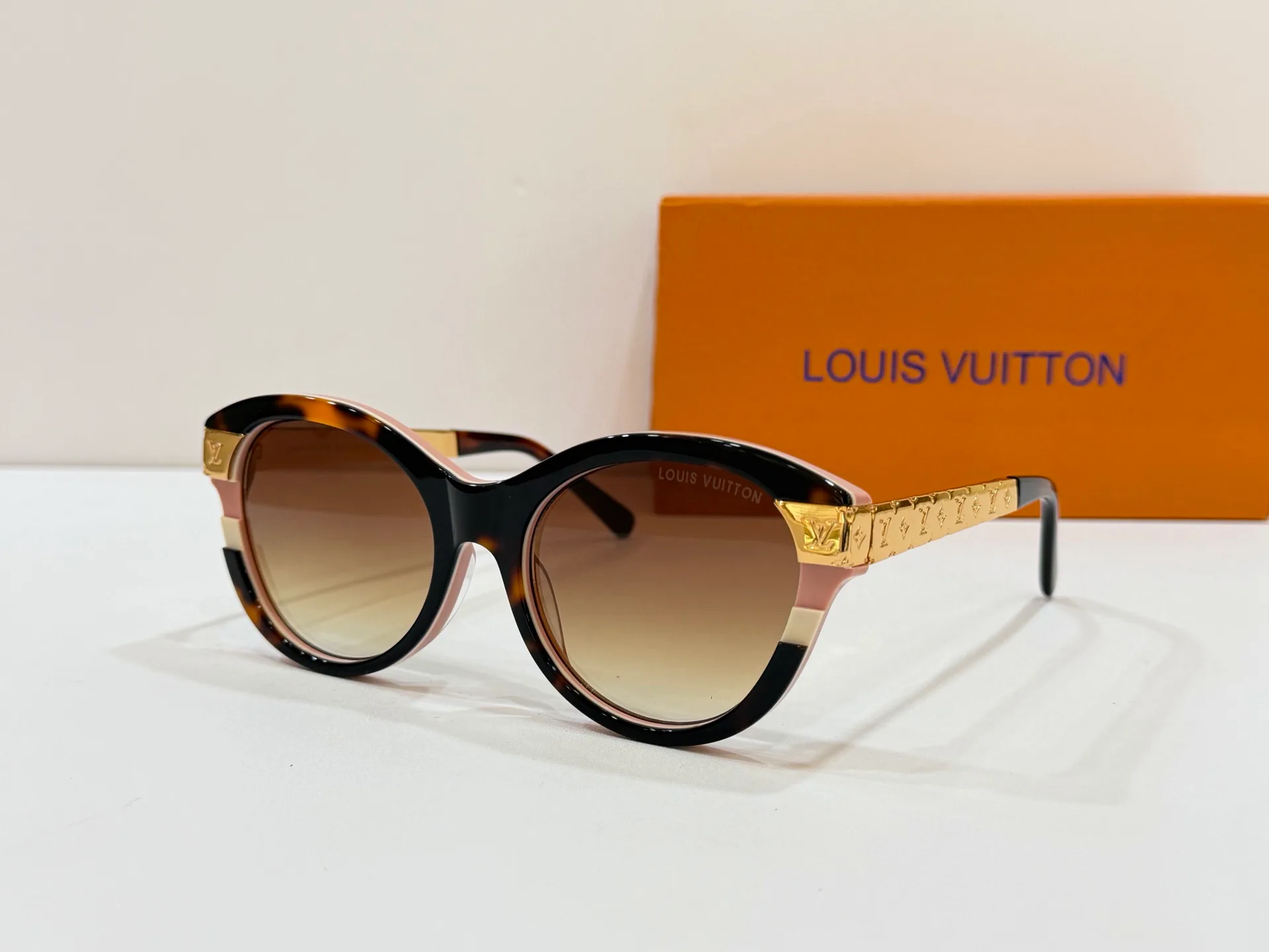 Очки Louis Vuitton 13441536