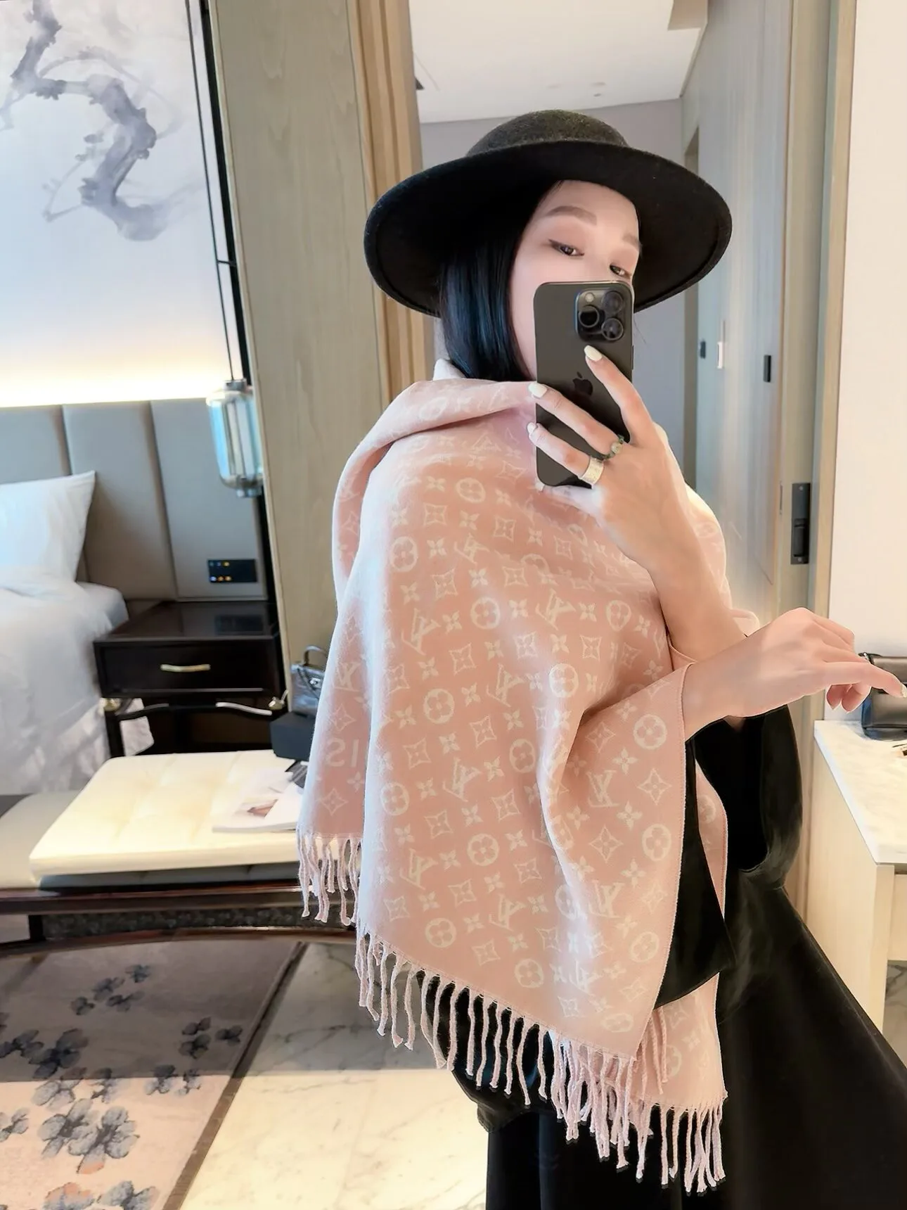 Шарфы Louis Vuitton 18427094