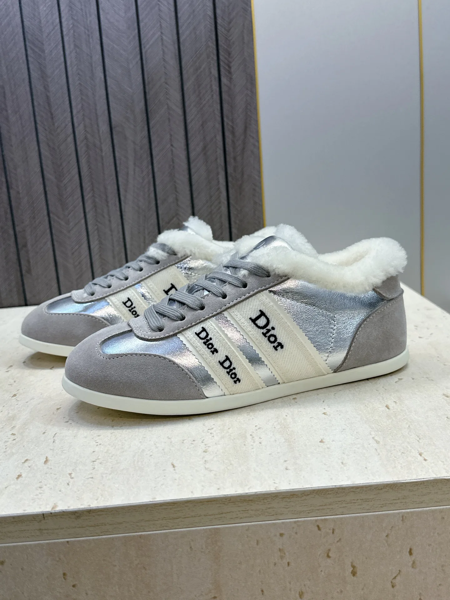 Кроссовки Женские Christian Dior 18247829